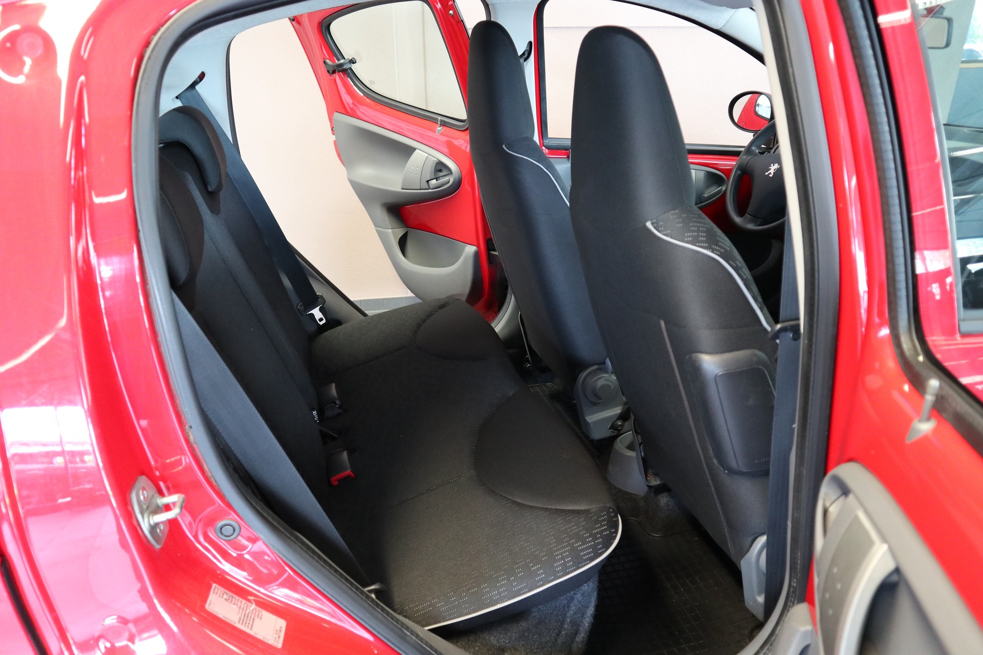 PEUGEOT 107 1.0 Trendy EGS-image-8