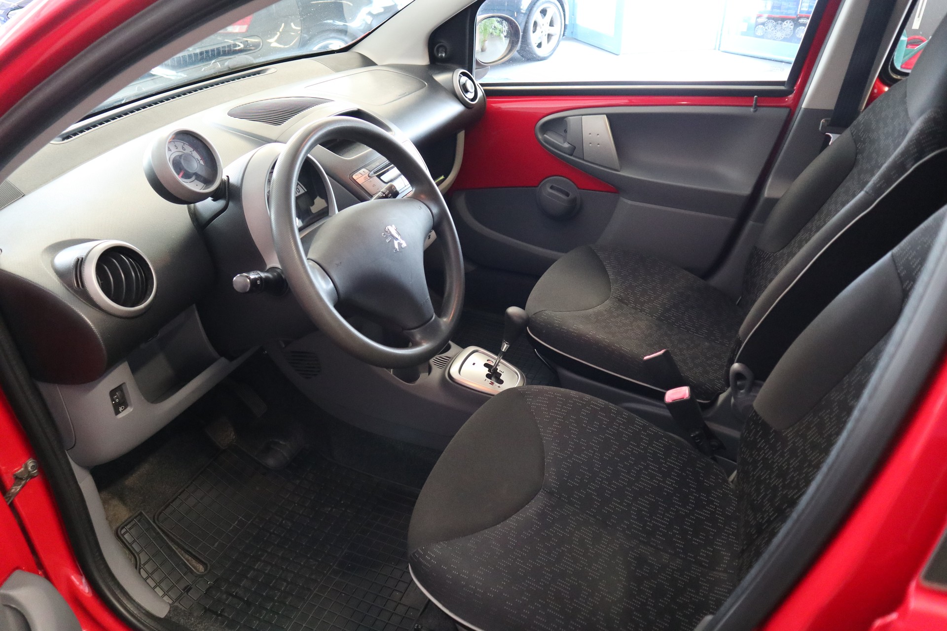 PEUGEOT 107 1.0 Trendy EGS-image-11