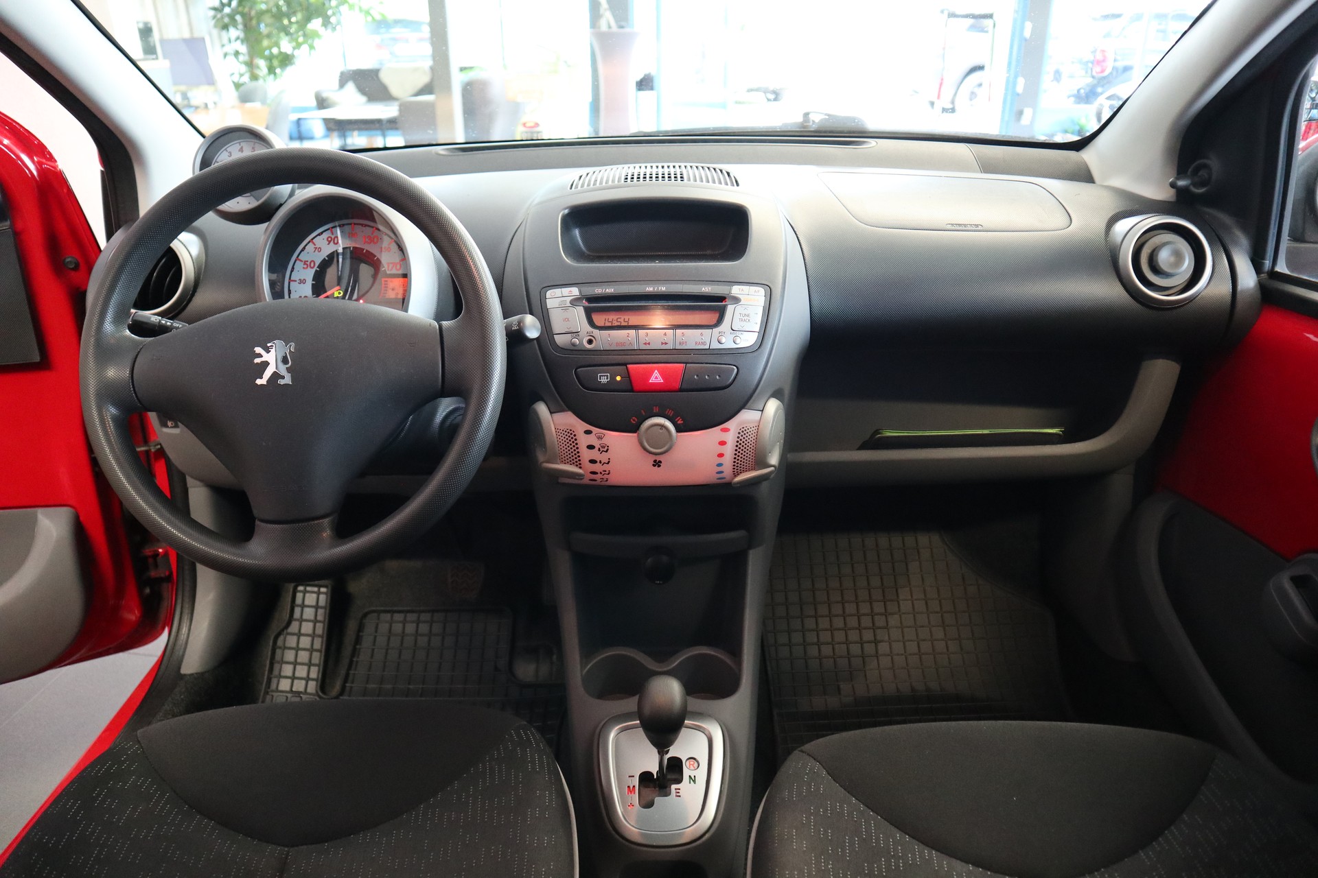 PEUGEOT 107 1.0 Trendy EGS-image-13