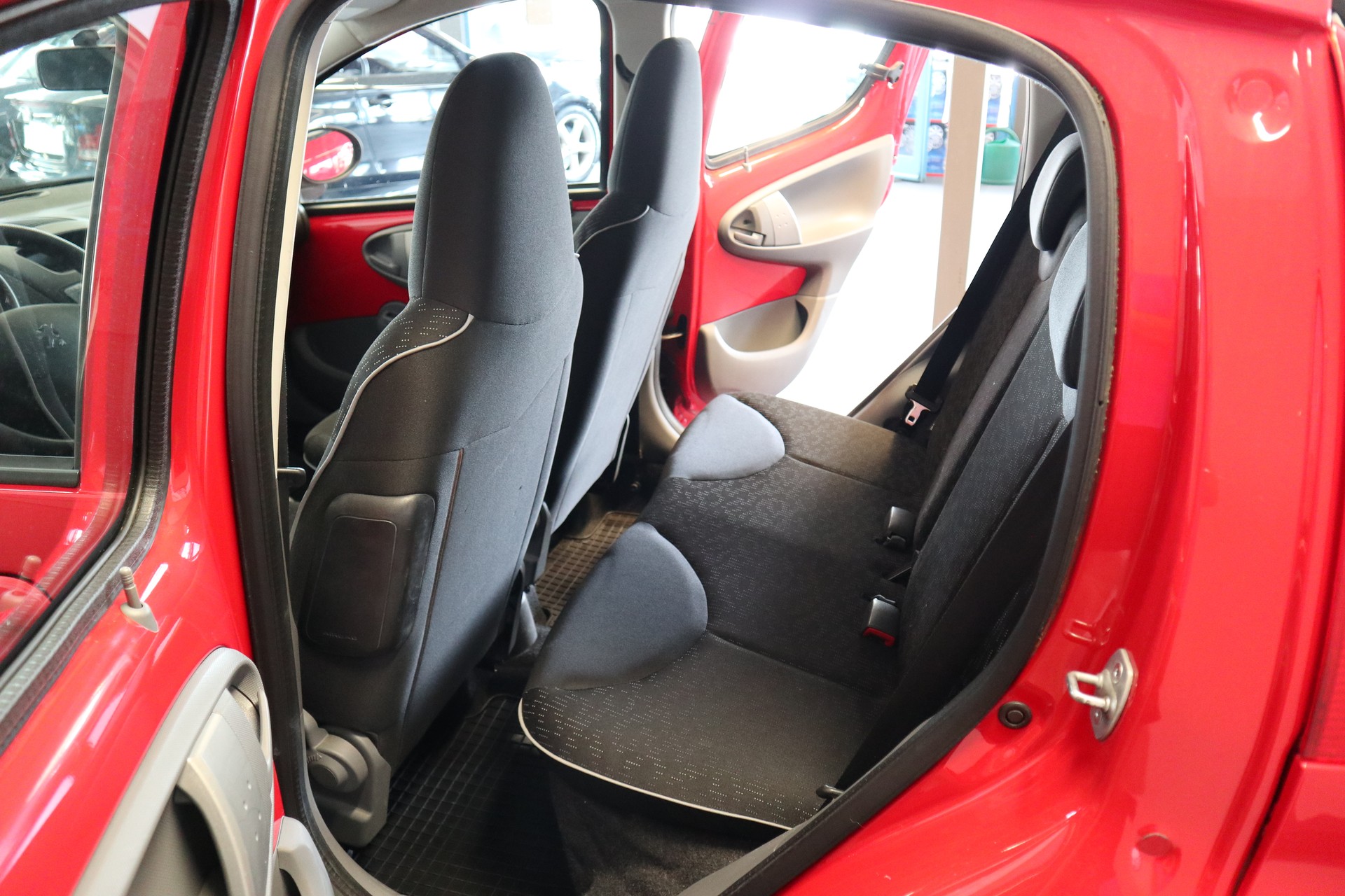 PEUGEOT 107 1.0 Trendy EGS-image-10