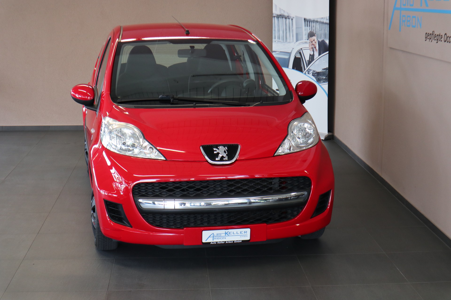 PEUGEOT 107 1.0 Trendy EGS-image-2