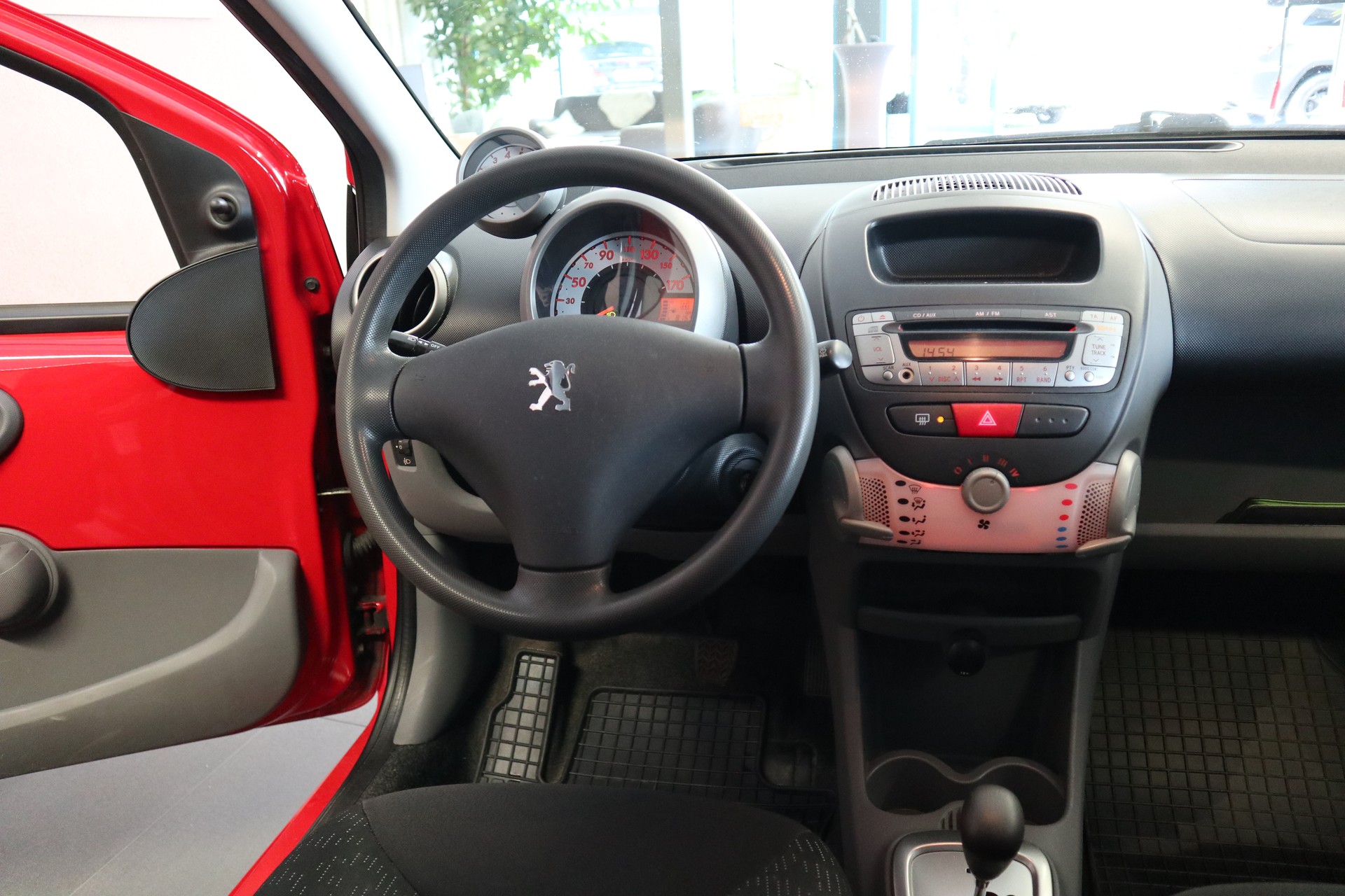 PEUGEOT 107 1.0 Trendy EGS-image-12