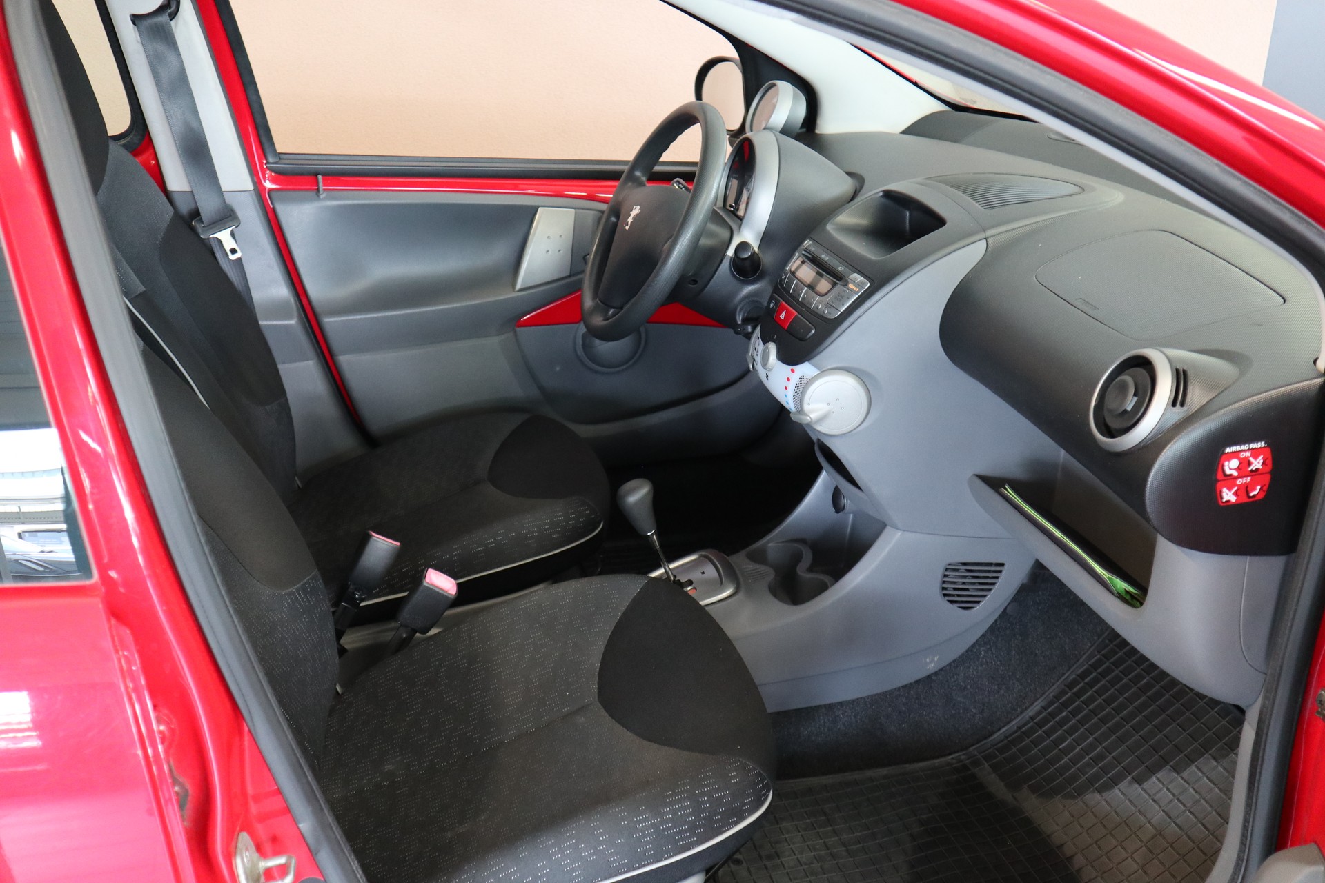 PEUGEOT 107 1.0 Trendy EGS-image-7
