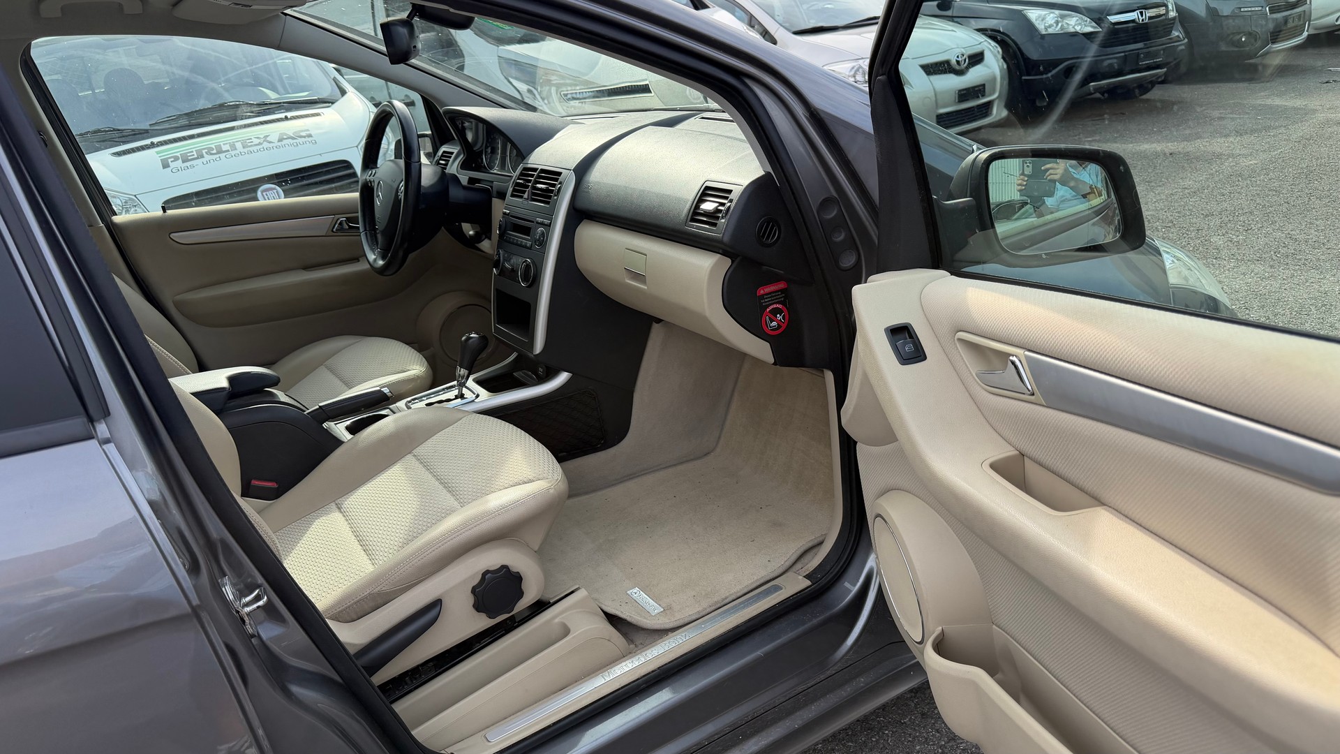 MERCEDES-BENZ A 200 Avantgarde Autotronic-image-4