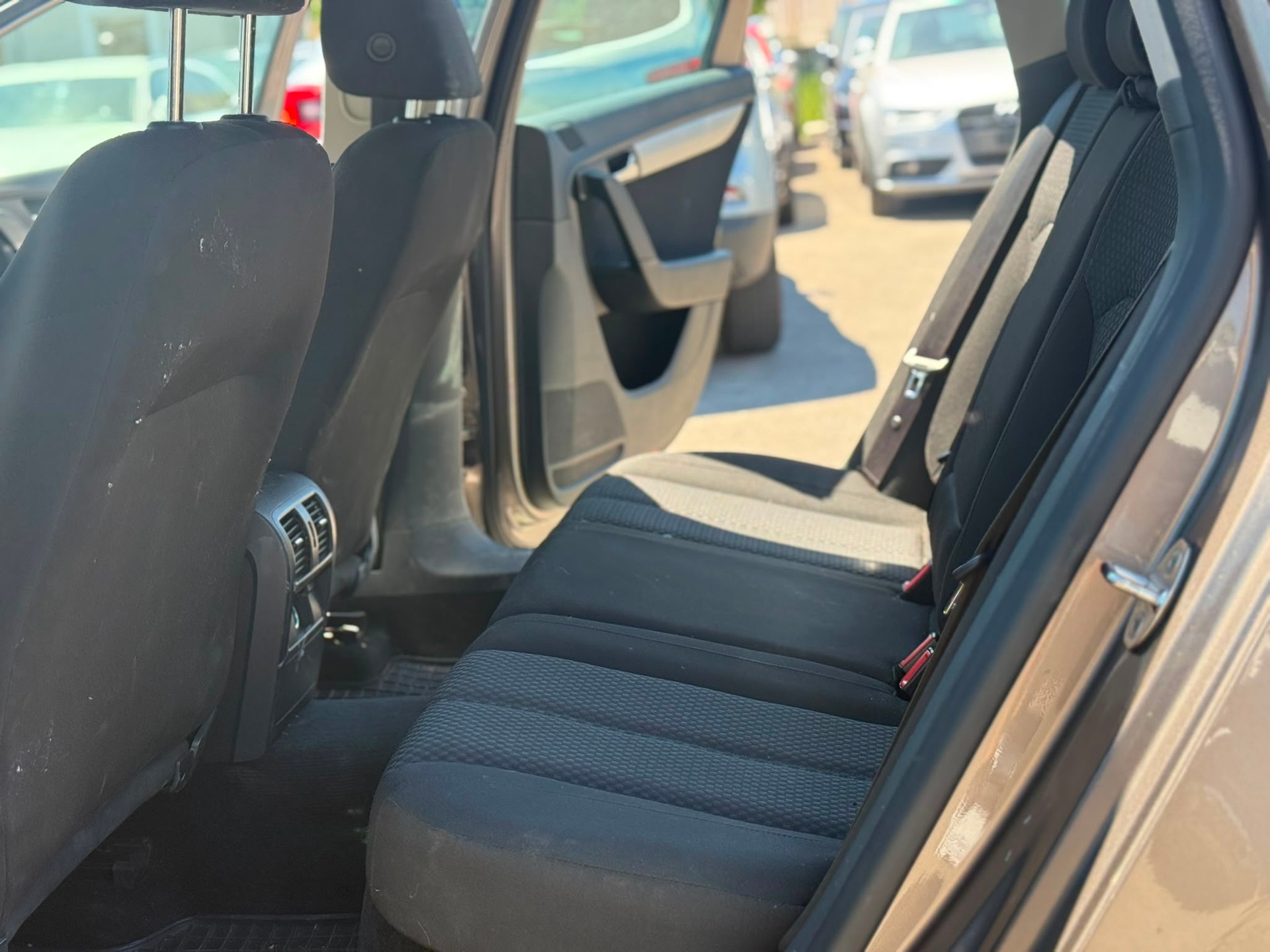 VW Passat Variant 1.4 TSI Trendline-image-5