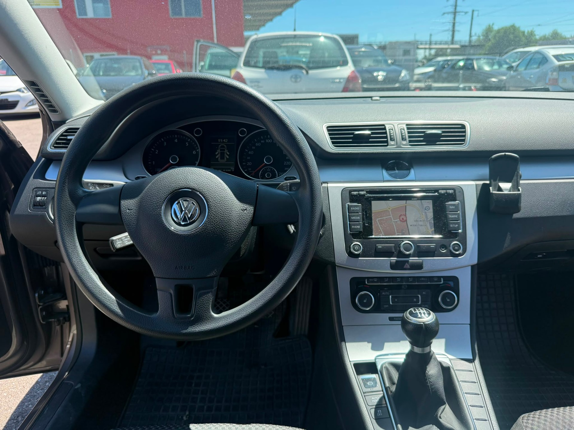 VW Passat Variant 1.4 TSI Trendline-image-8