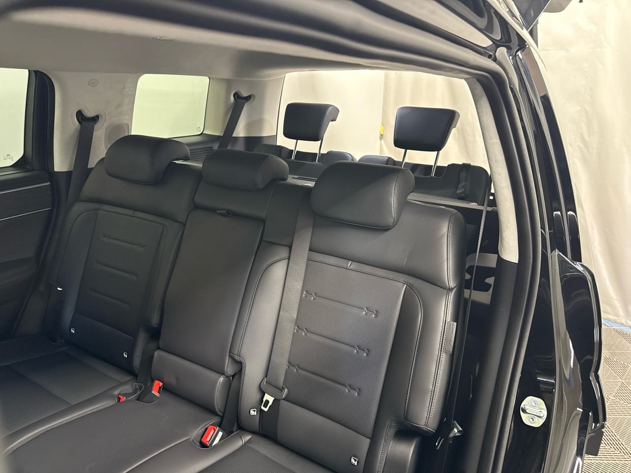 HYUNDAI Santa Fe 1.6 T-GDi PHEV Calligraphy 4WD Automatic-image-12