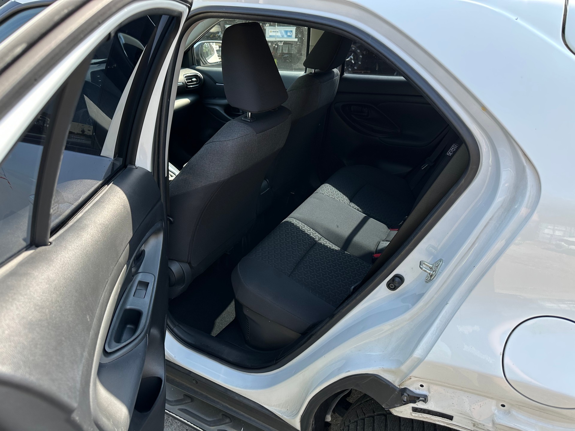 TOYOTA Yaris Cross 1.5 Adventure e-CVT AWDi-image-9
