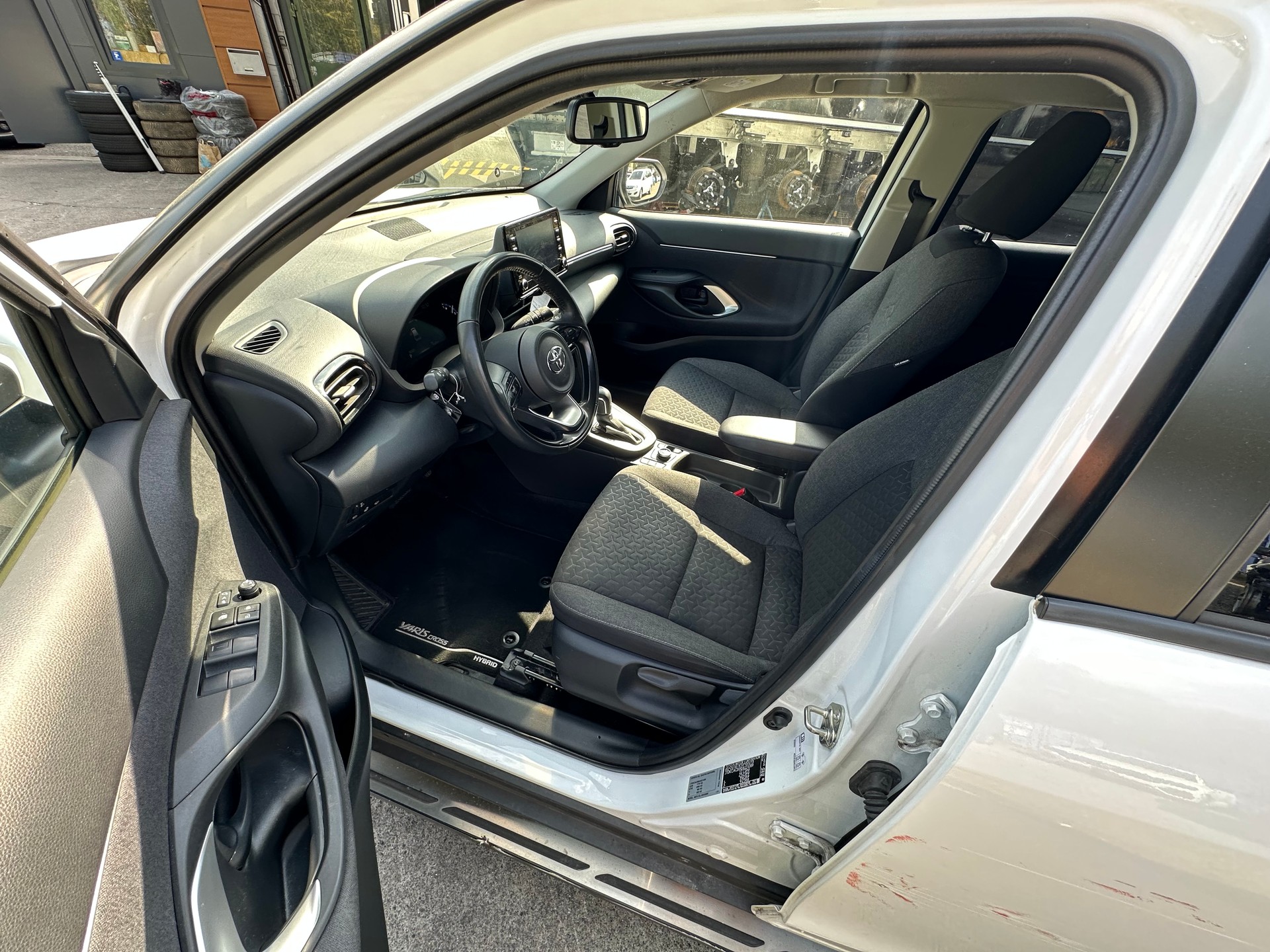 TOYOTA Yaris Cross 1.5 Adventure e-CVT AWDi-image-6