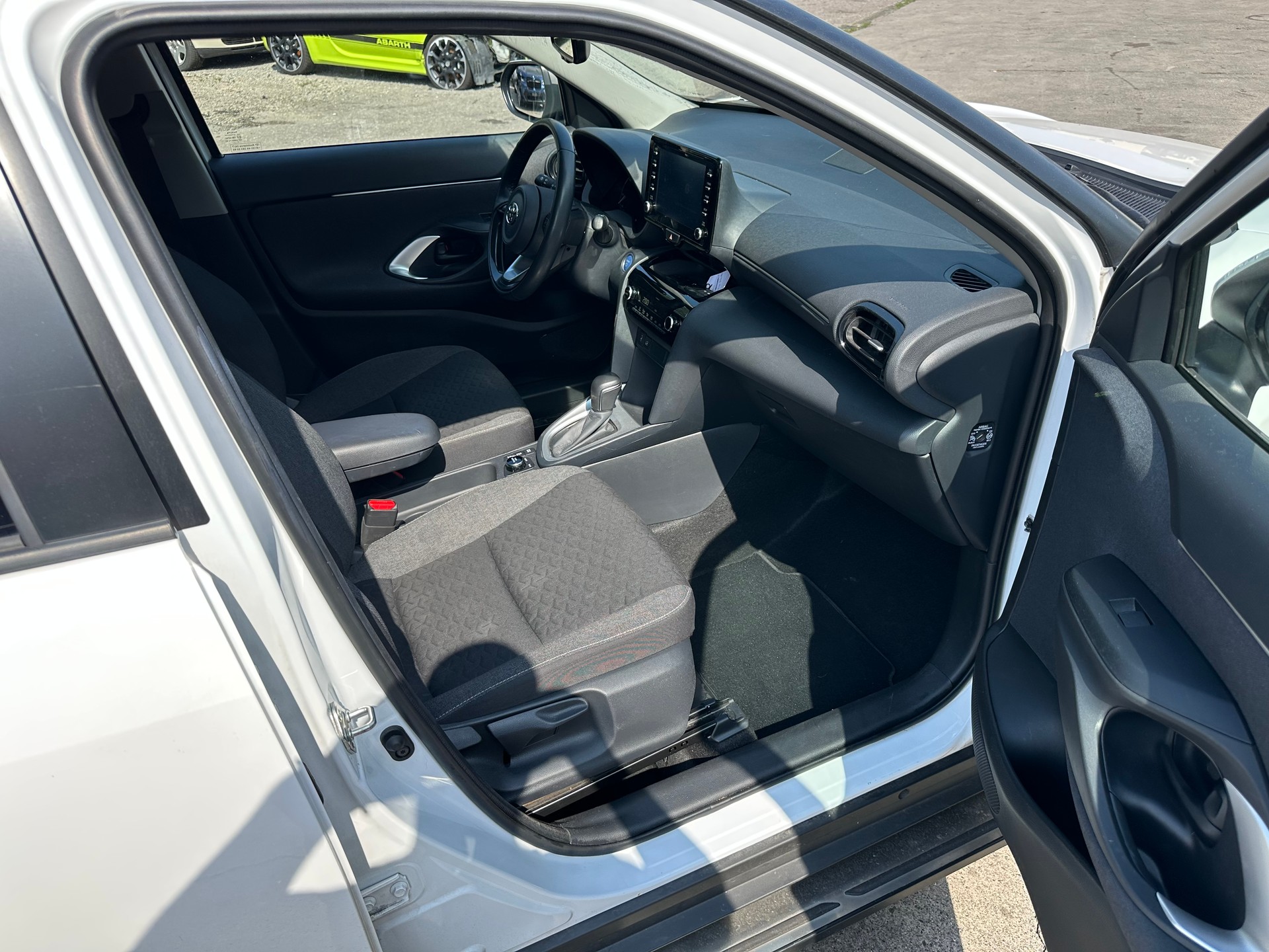TOYOTA Yaris Cross 1.5 Adventure e-CVT AWDi-image-13