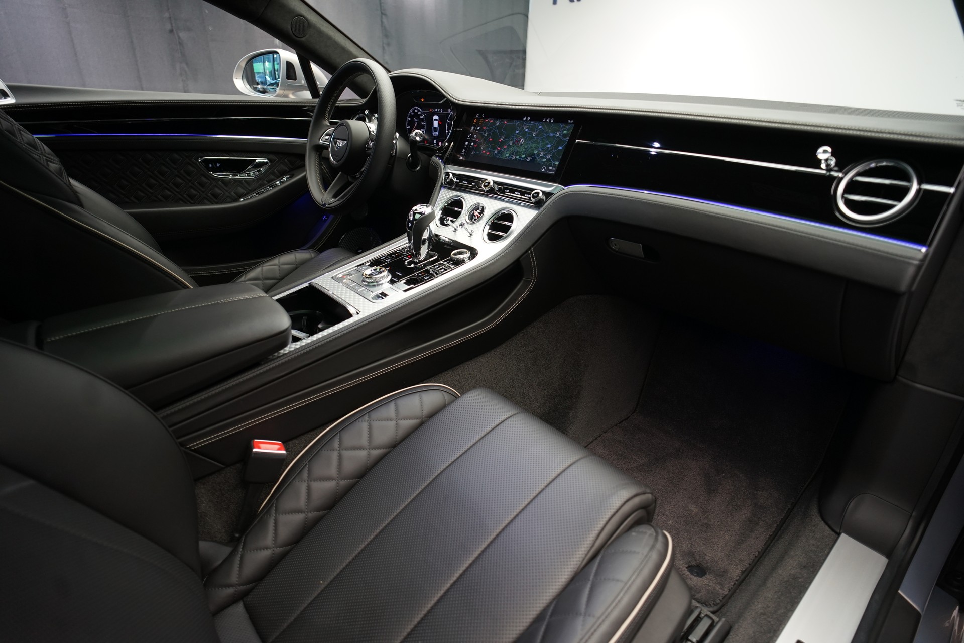 BENTLEY Continental GT 4.0 V8 *Naim* *Touring Spec* *Panoramadach*-image-10