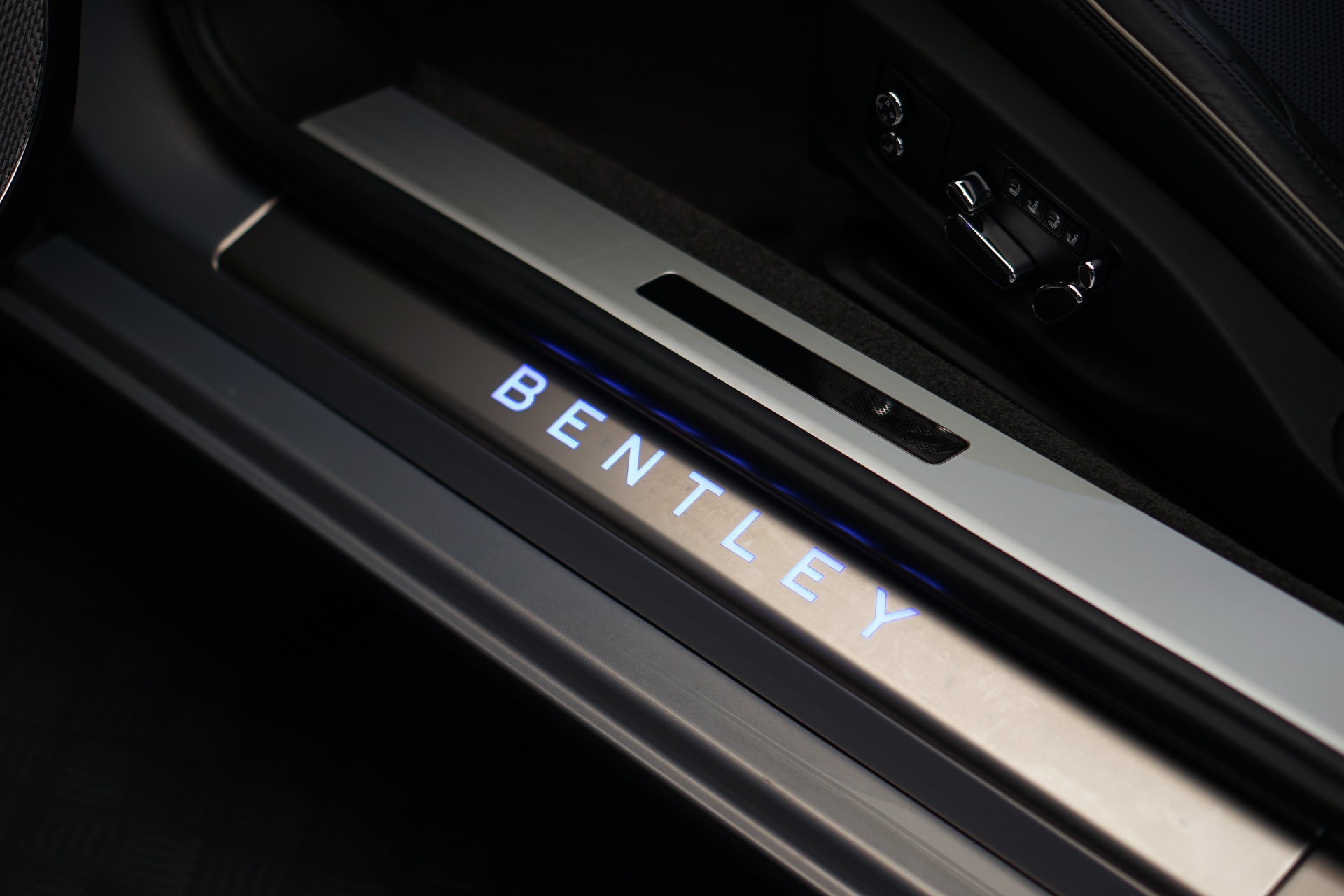 BENTLEY Continental GT 4.0 V8 *Naim* *Touring Spec* *Panoramadach*-image-15