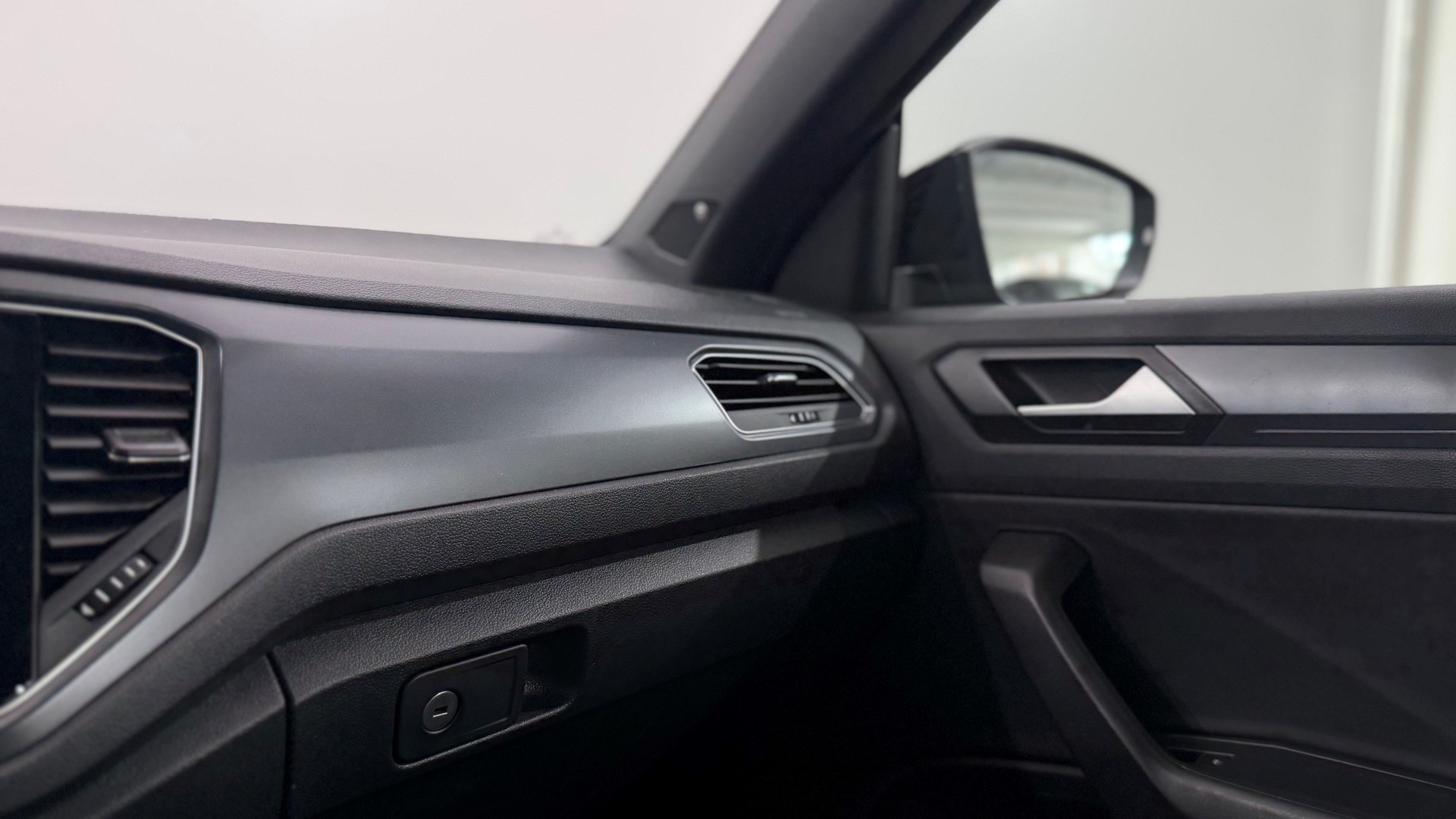 VOLVO T-Roc Cabriolet 1.5 TSI R-Line-image-15