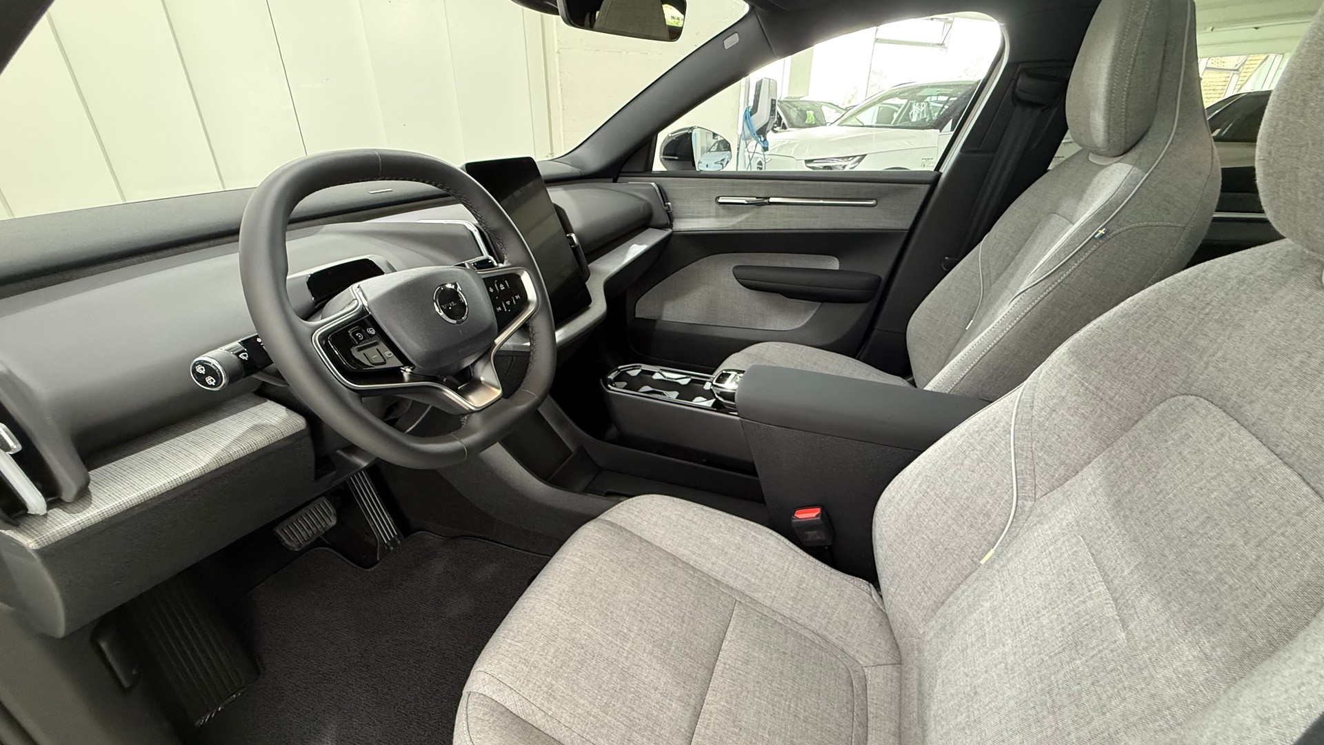 VOLVO EX 30 E60 Twin Ultra Performanc-image-3