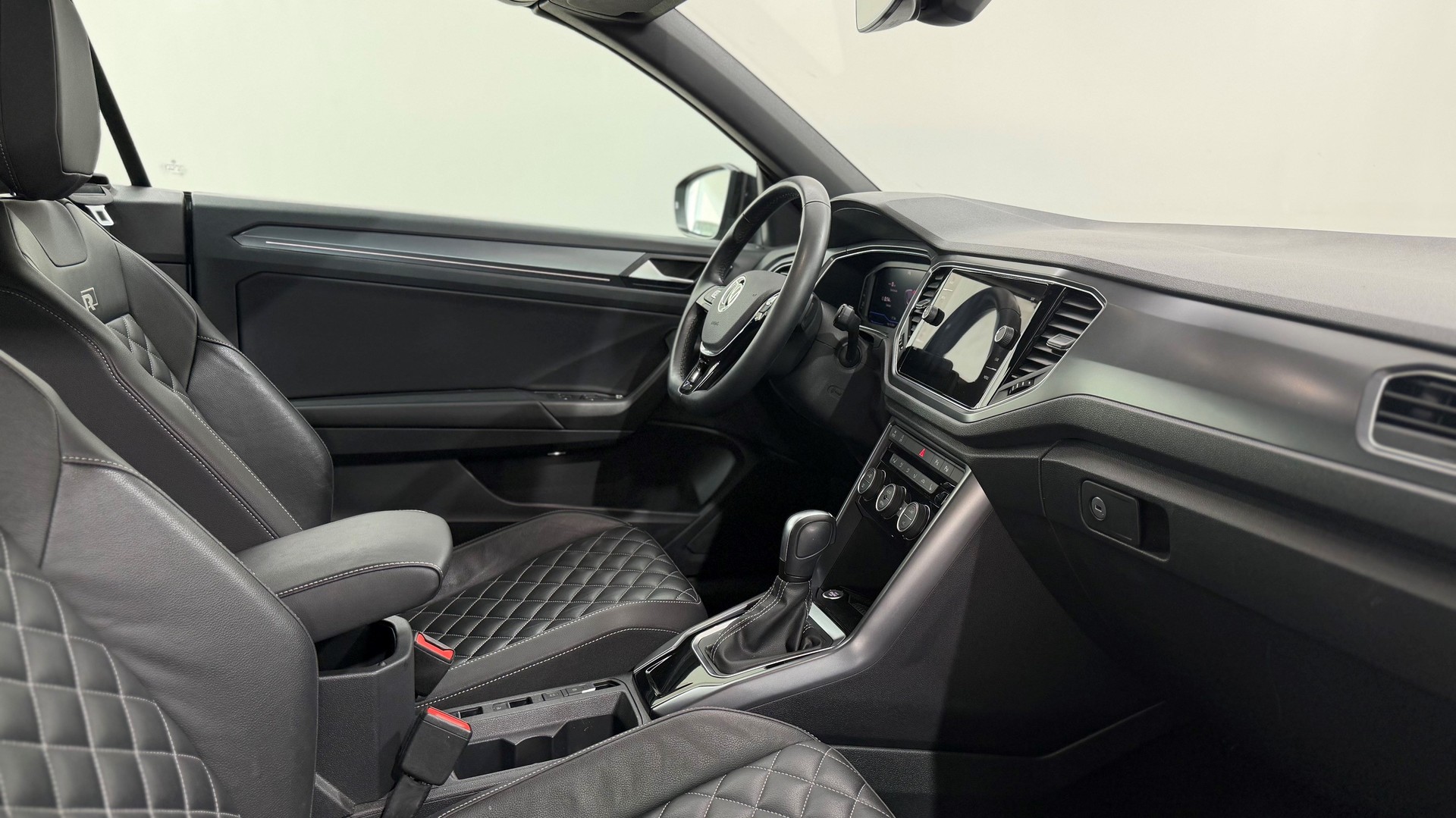VOLVO T-Roc Cabriolet 1.5 TSI R-Line-image-3