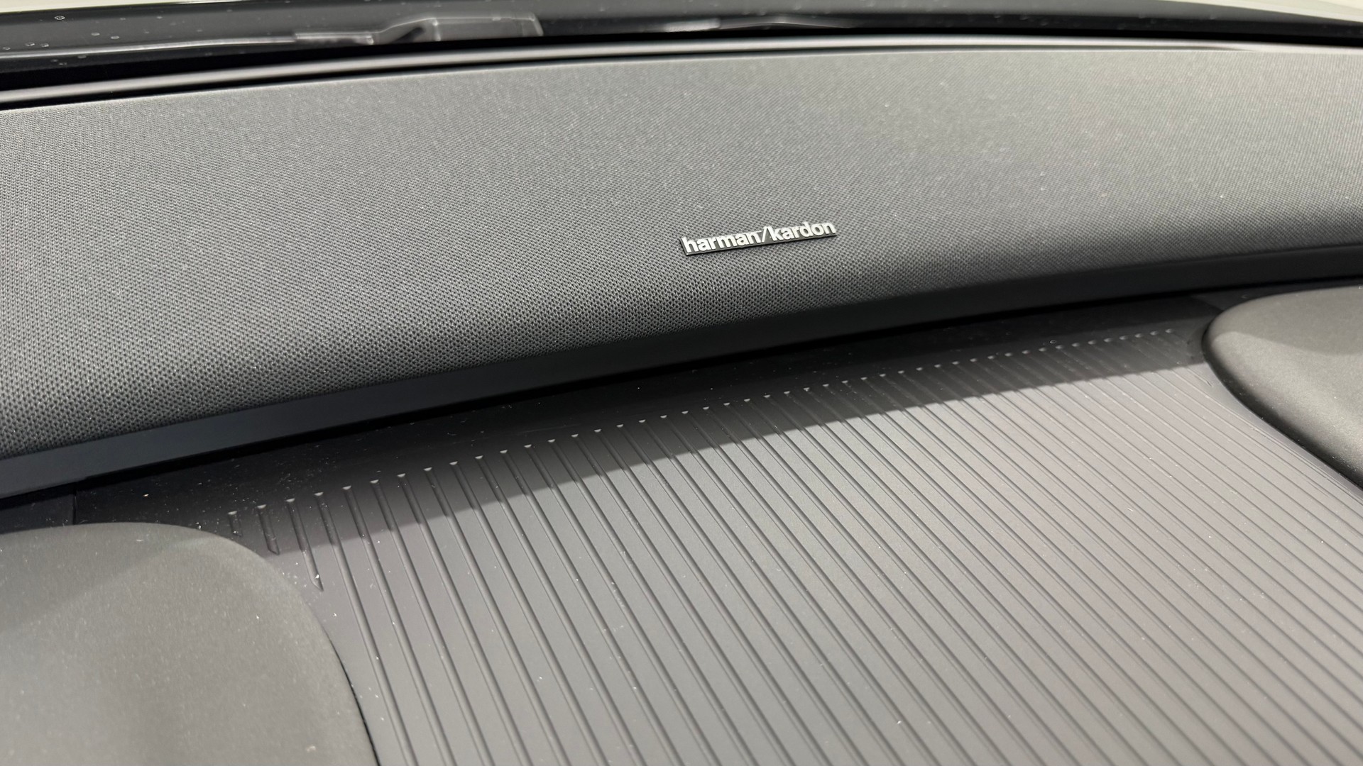 VOLVO EX 30 E60 Twin Ultra Performanc-image-13
