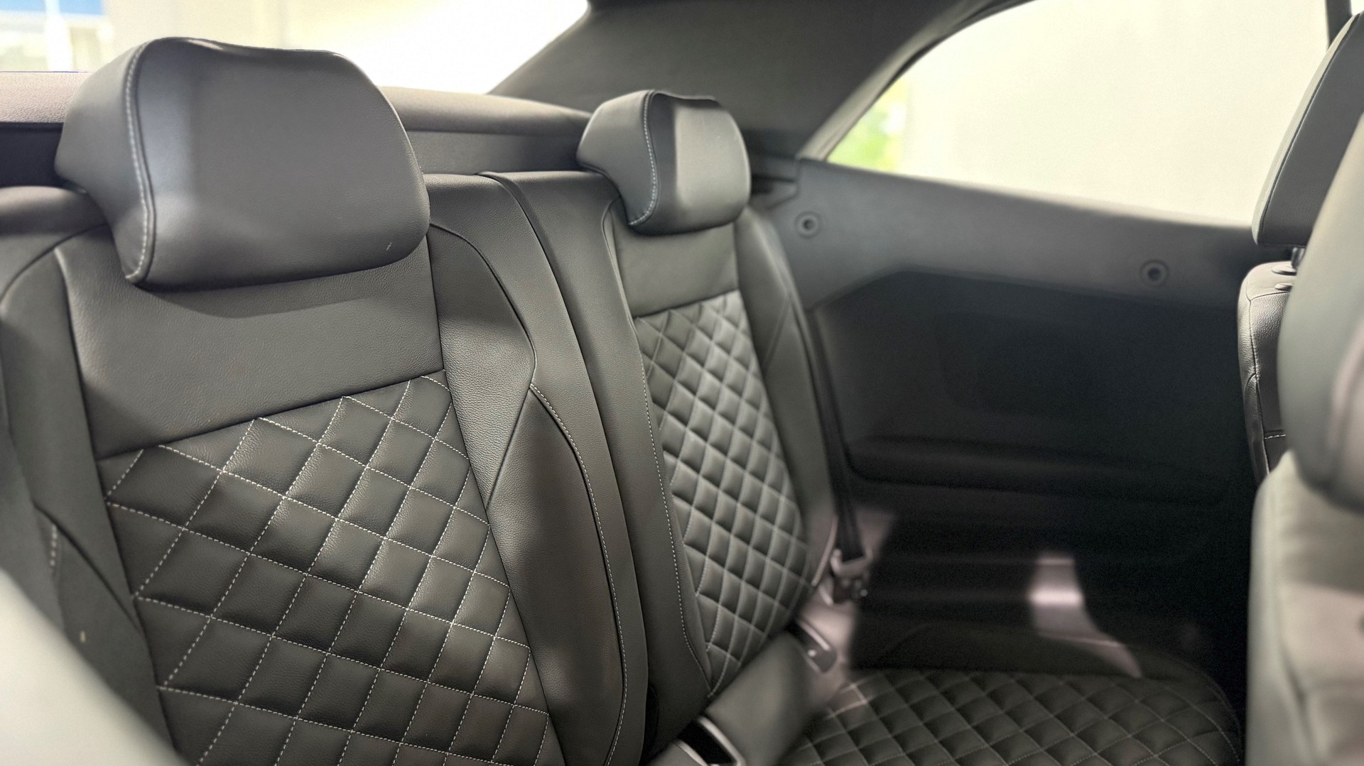 VOLVO T-Roc Cabriolet 1.5 TSI R-Line-image-5