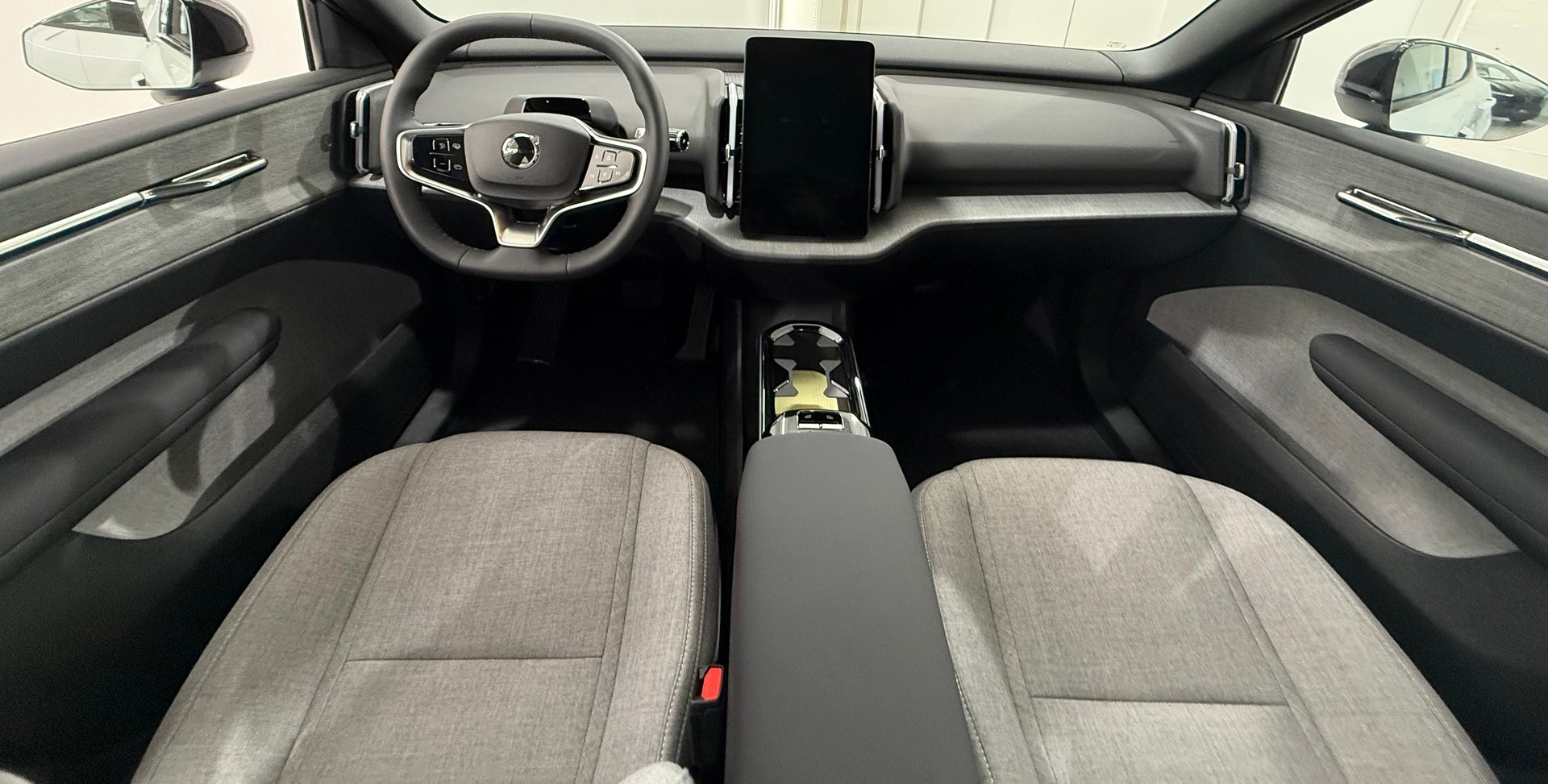 VOLVO EX 30 E60 Twin Ultra Performanc-image-4