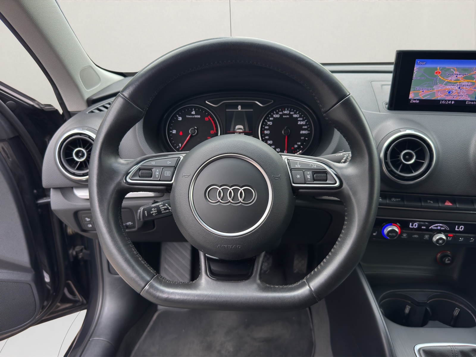AUDI A3 Sportback 2.0 TDI S-Line Exterieurpaket Ambition-image-10