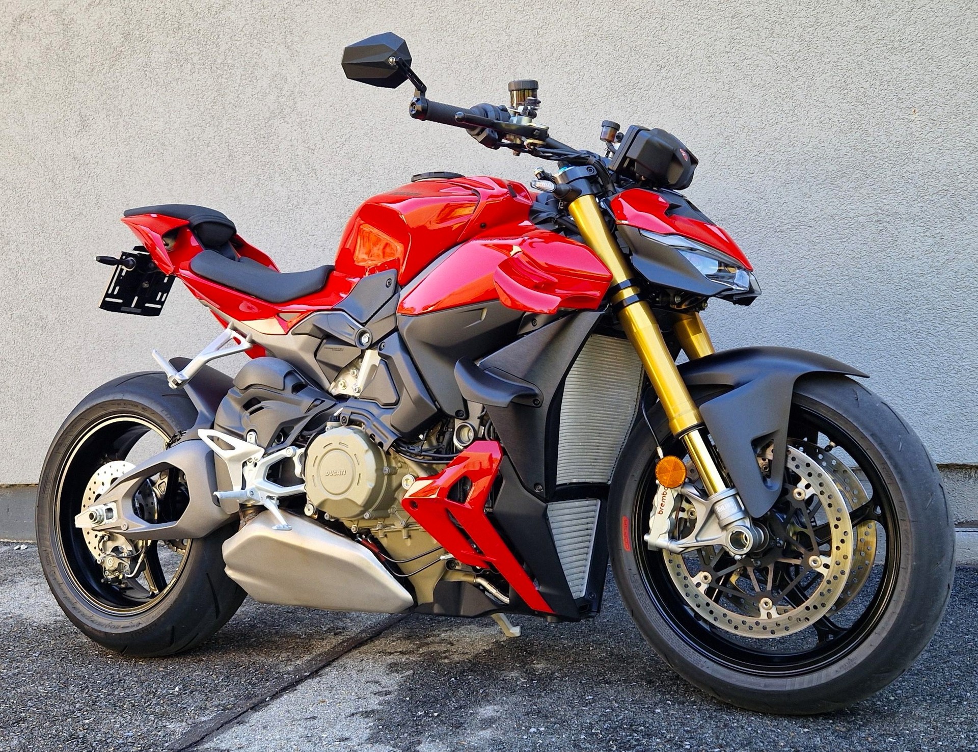 DUCATI STREETFIGHTER V4 S-showroom-element-1