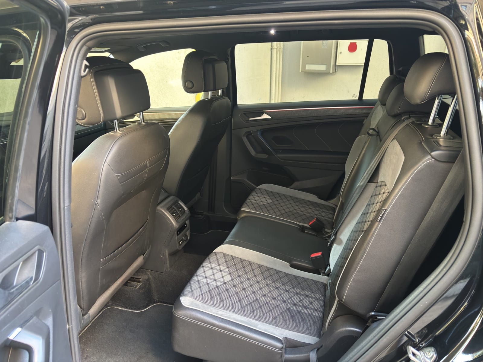 VW Tiguan Allspace 2.0TSI R-Line 4Motion DSG-image-6