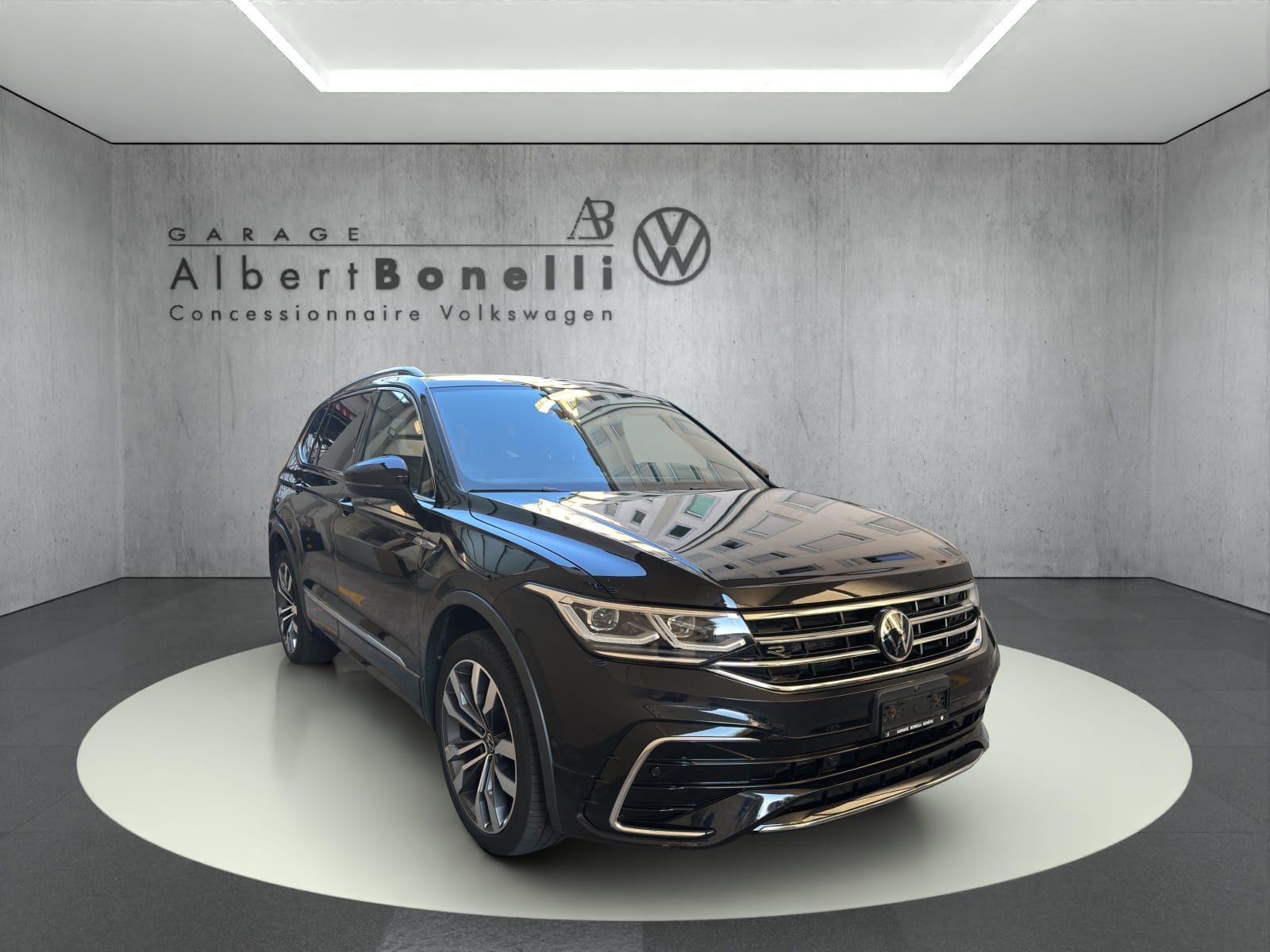 VW Tiguan Allspace 2.0TSI R-Line 4Motion DSG-image-3