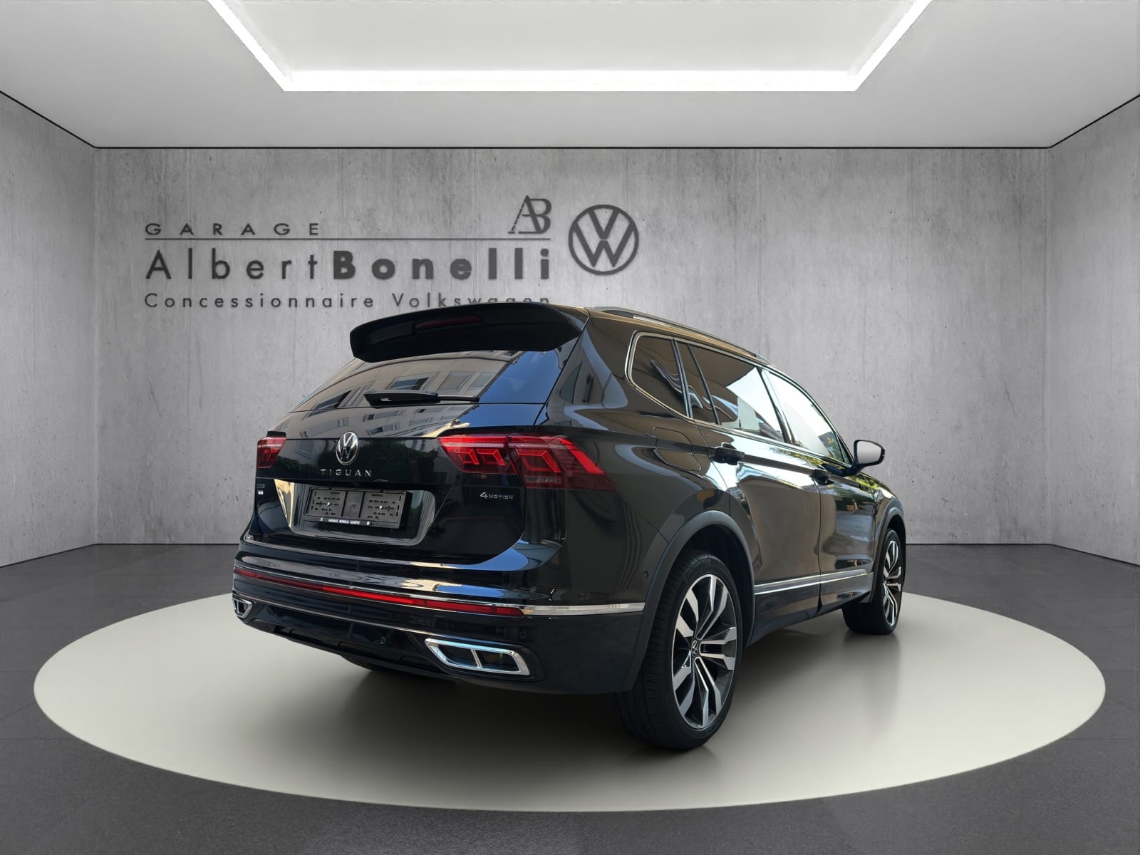 VW Tiguan Allspace 2.0TSI R-Line 4Motion DSG-image-2