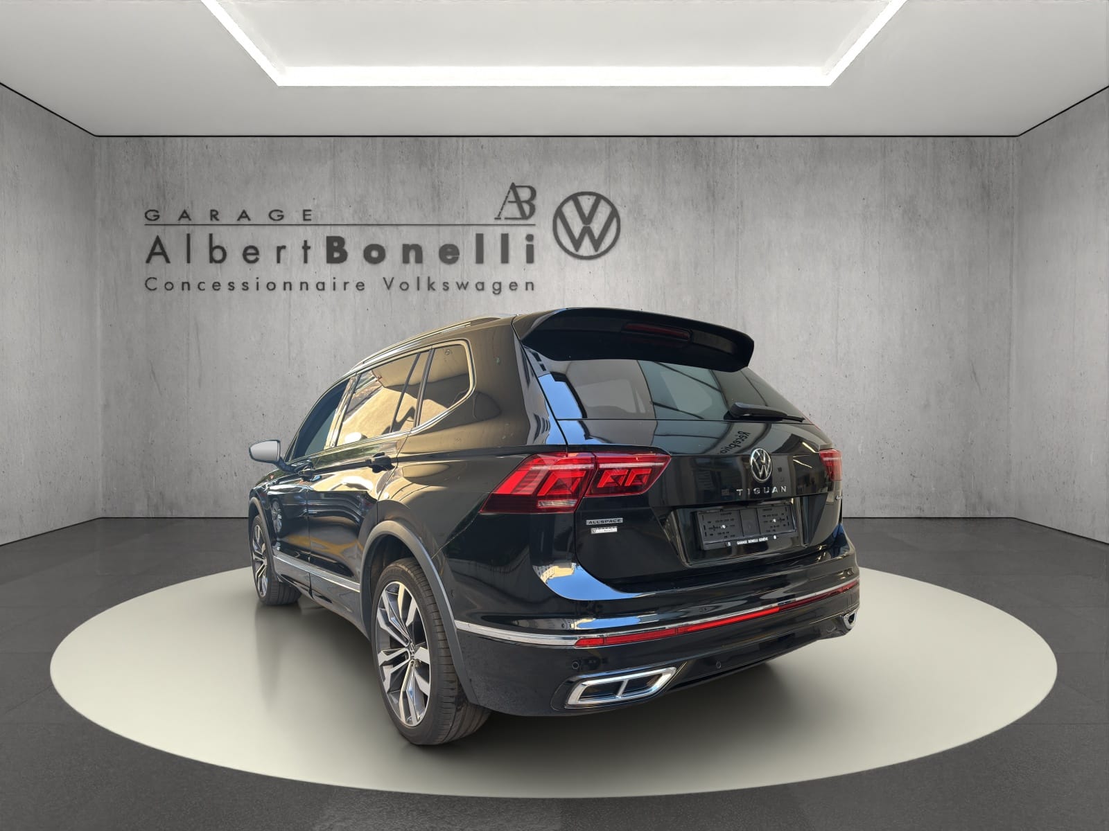 VW Tiguan Allspace 2.0TSI R-Line 4Motion DSG-image-1
