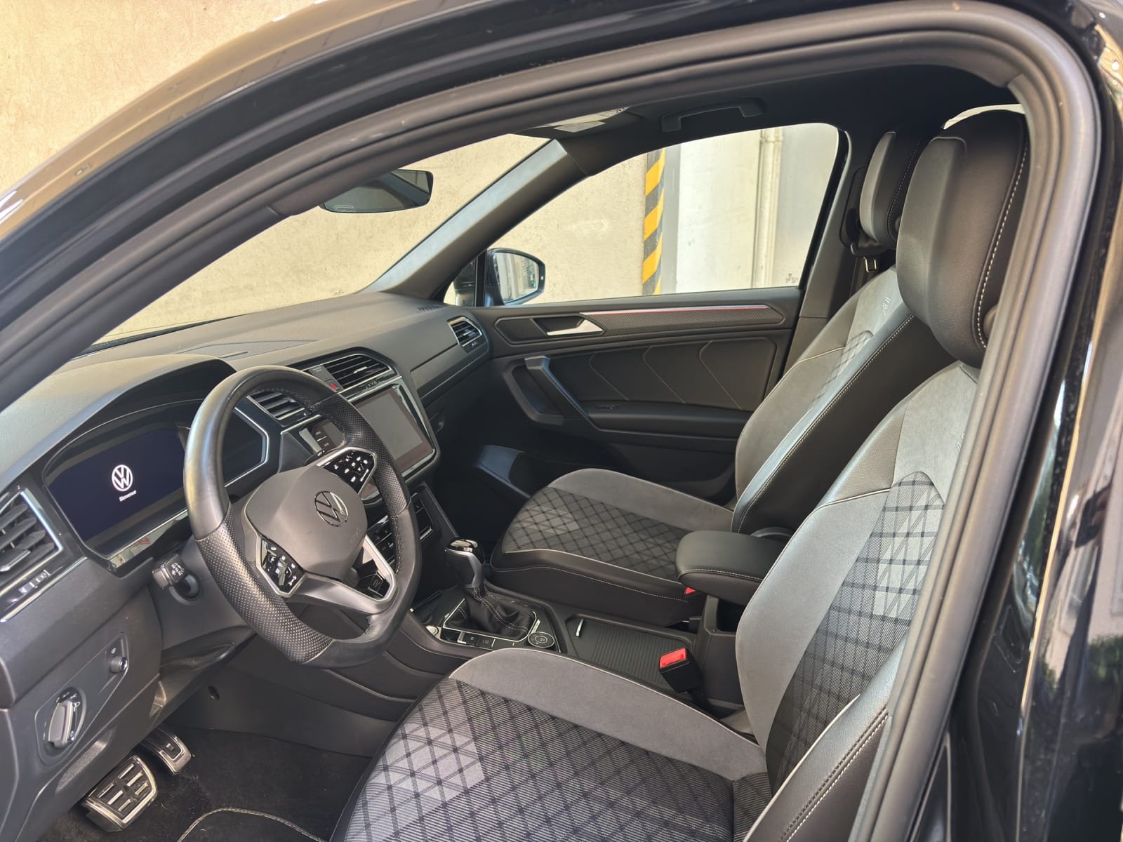 VW Tiguan Allspace 2.0TSI R-Line 4Motion DSG-image-4