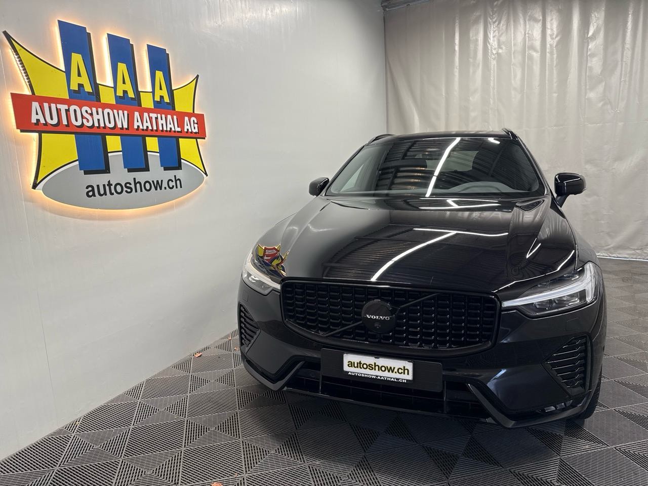 VOLVO XC60 B5 MHD AWD Black Edition Plus Geartronic-image-14