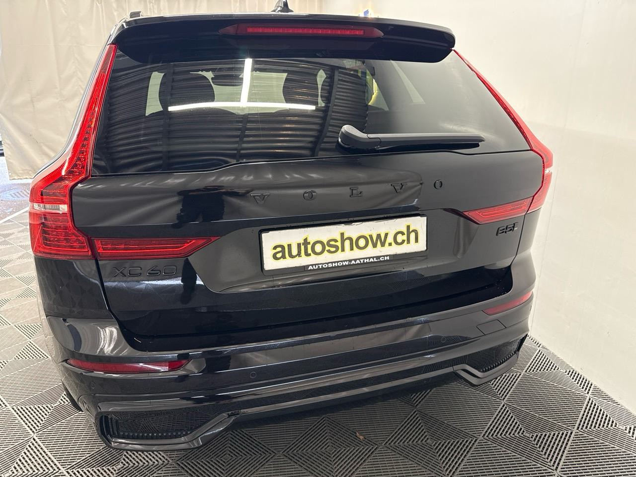 VOLVO XC60 B5 MHD AWD Black Edition Plus Geartronic-image-15