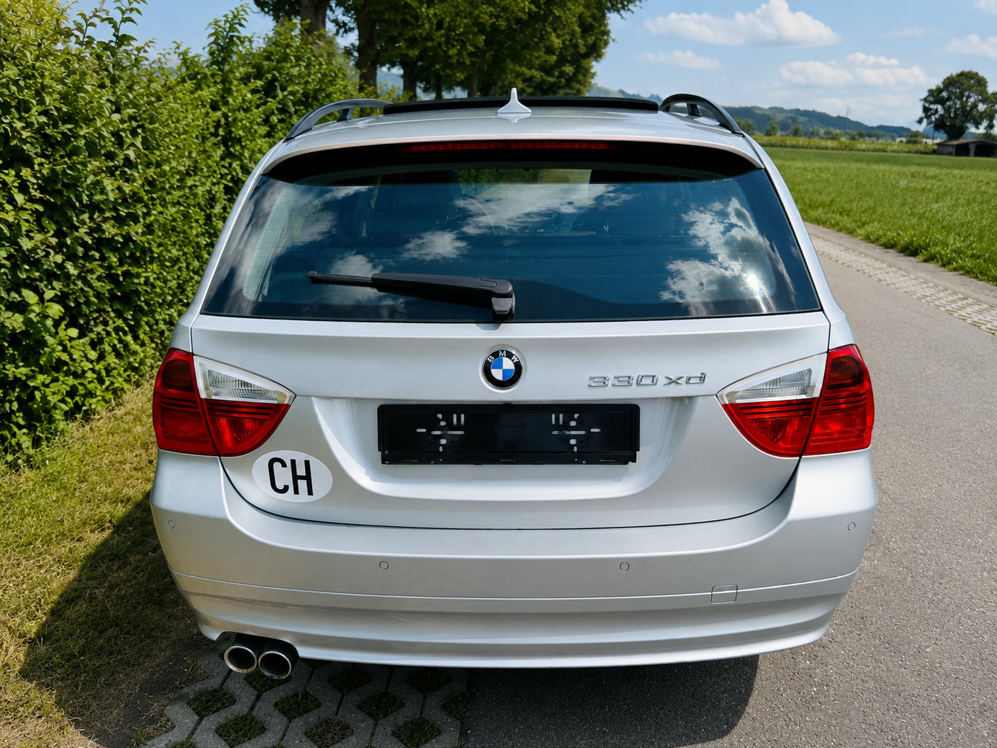 BMW 330xd Touring-image-4