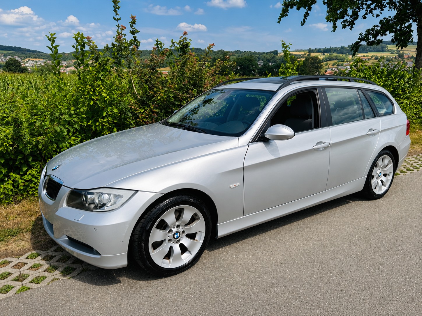 BMW 330xd Touring-image-0