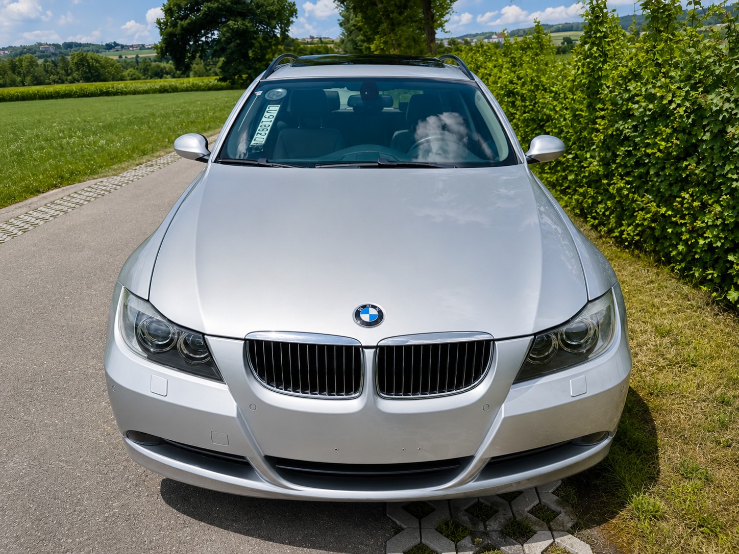 BMW 330xd Touring-image-8