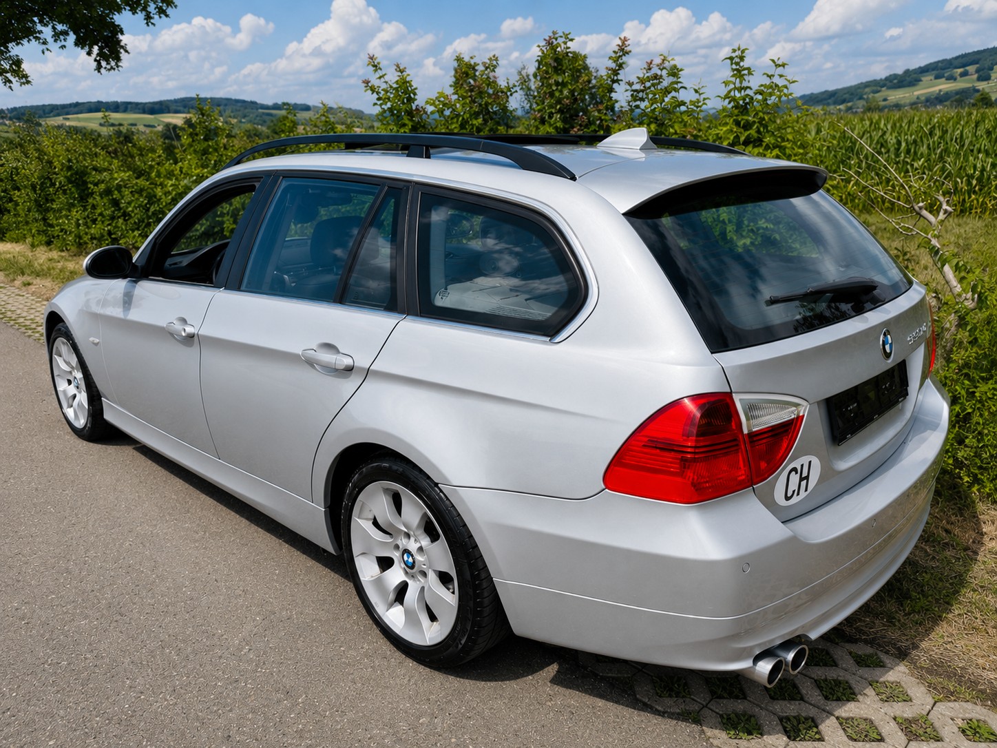 BMW 330xd Touring-image-3
