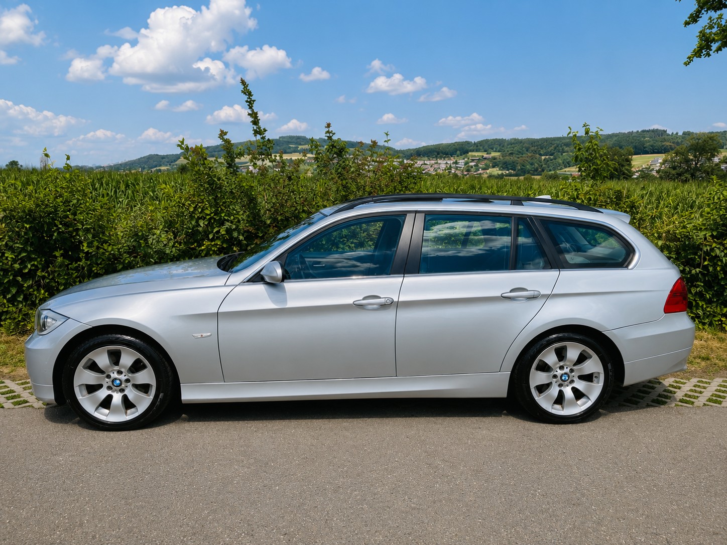 BMW 330xd Touring-image-1