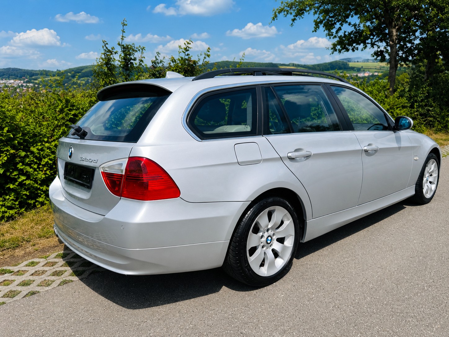 BMW 330xd Touring-image-5
