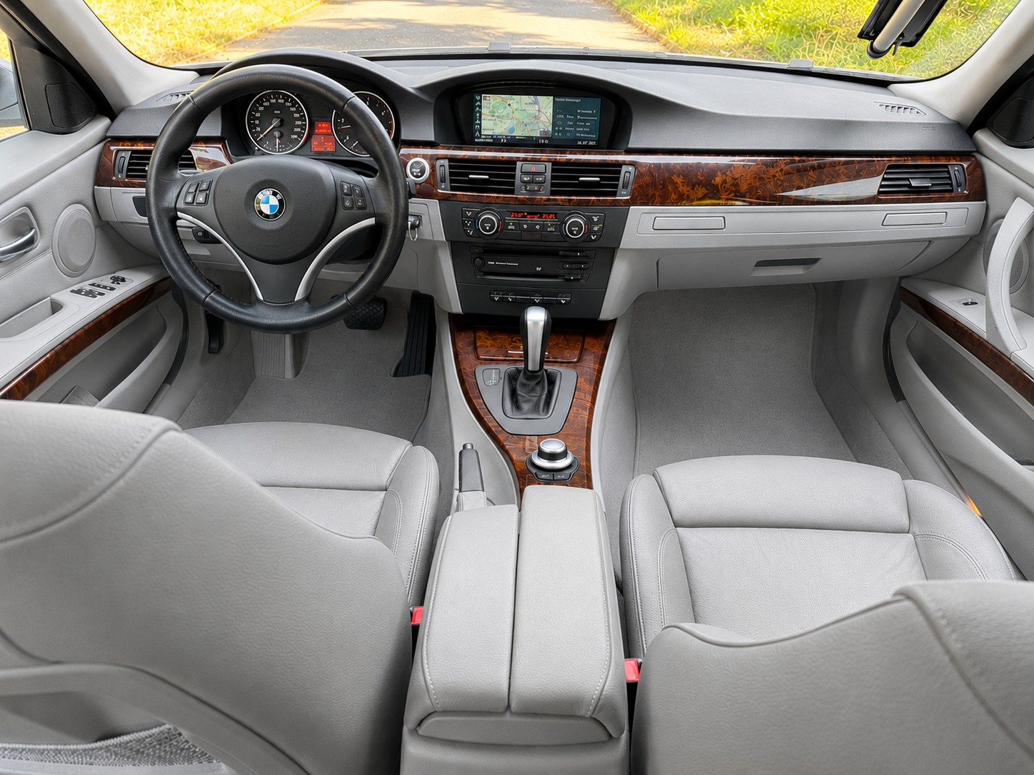 BMW 330xd Touring-image-2