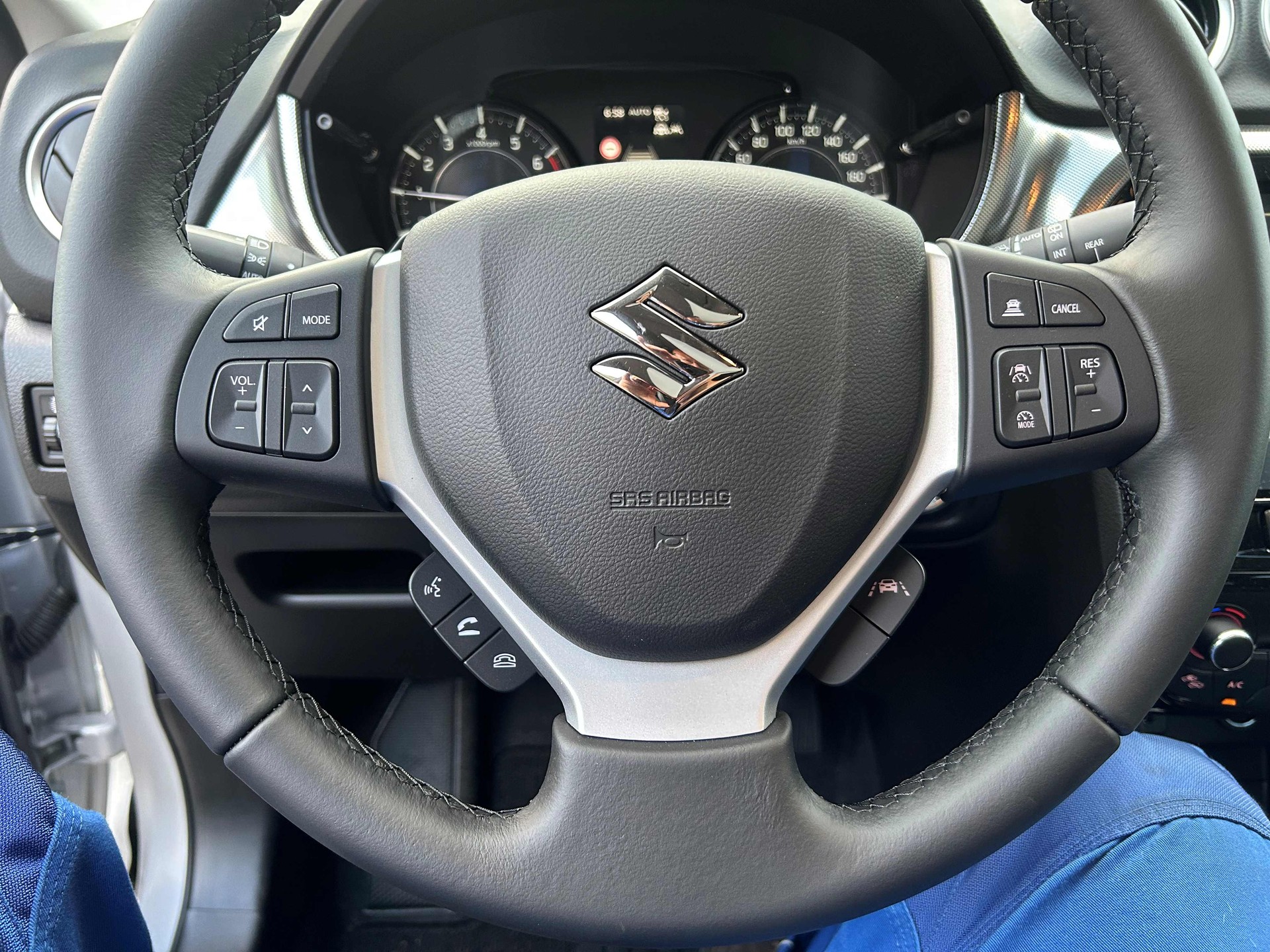 SUZUKI Vitara 1.4 Boosterjet Compact Top 4x4 Hybrid Automatic-image-4