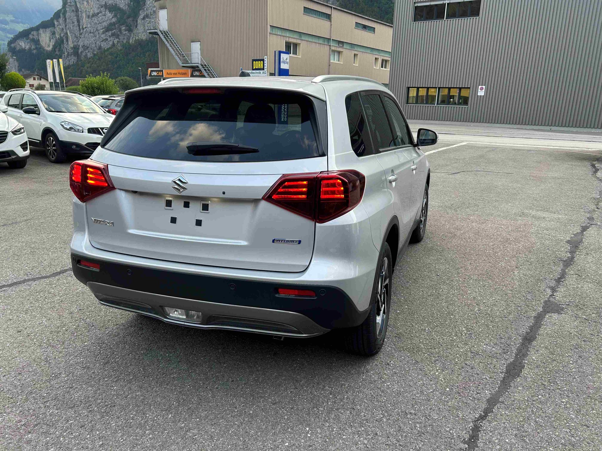 SUZUKI Vitara 1.4 Boosterjet Compact Top 4x4 Hybrid Automatic-image-3