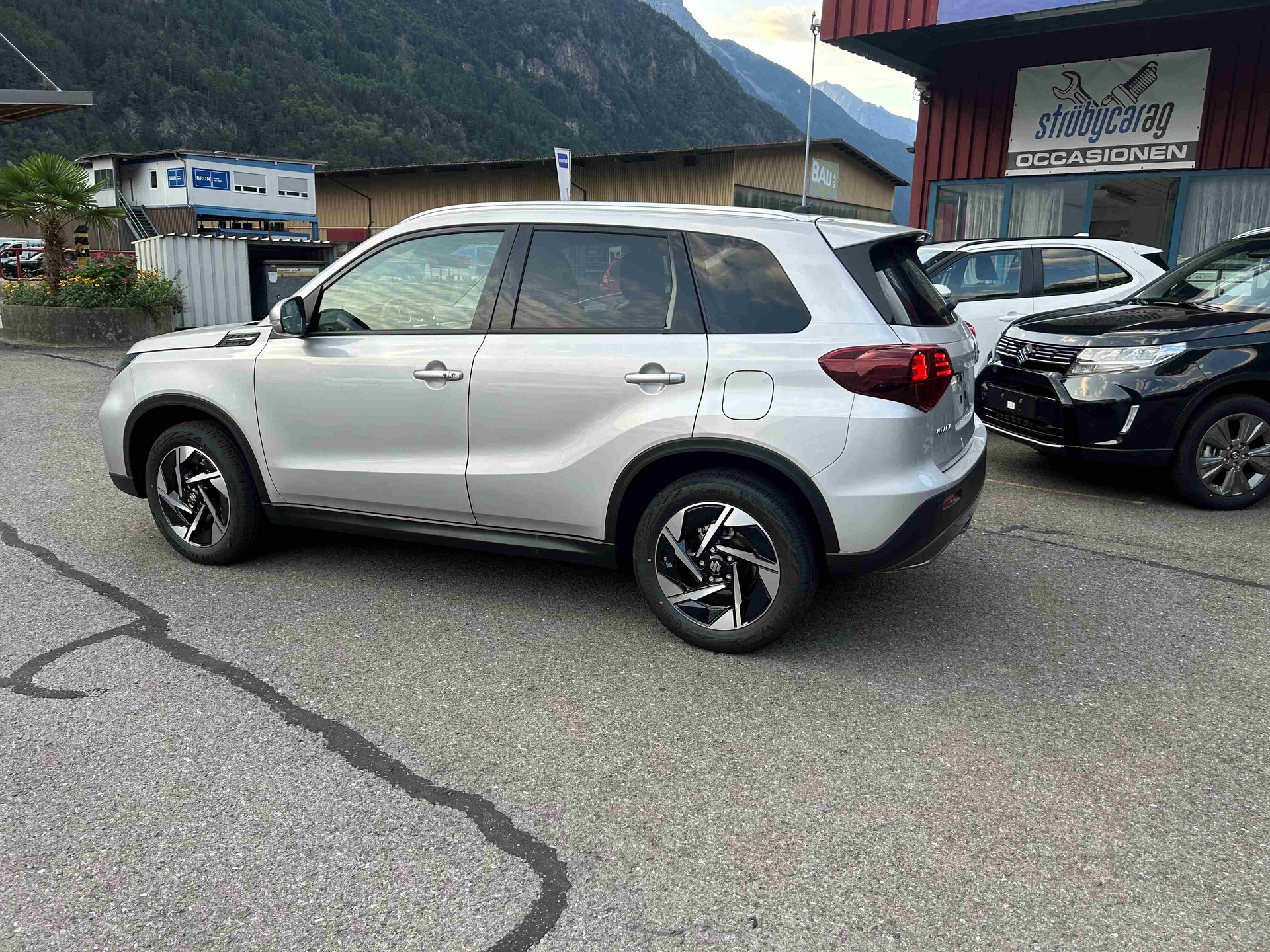 SUZUKI Vitara 1.4 Boosterjet Compact Top 4x4 Hybrid Automatic-image-2