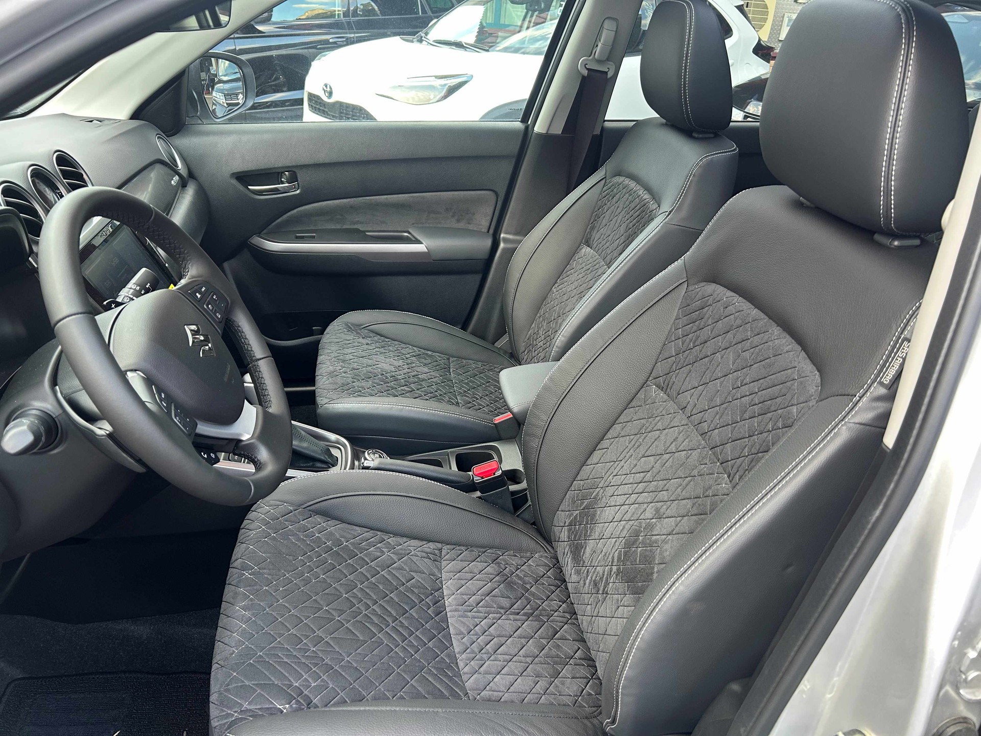 SUZUKI Vitara 1.4 Boosterjet Compact Top 4x4 Hybrid Automatic-image-9