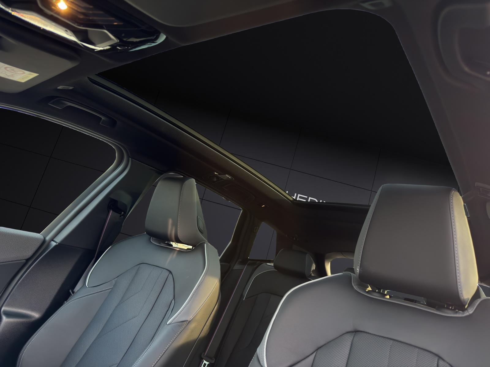 BMW X3 M50i-image-12