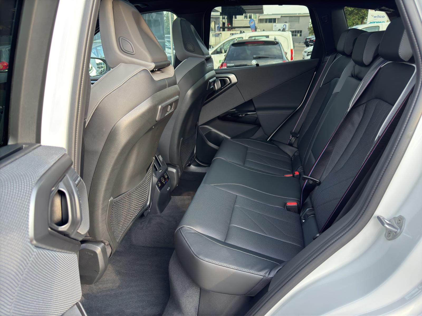 BMW X3 M50i-image-14