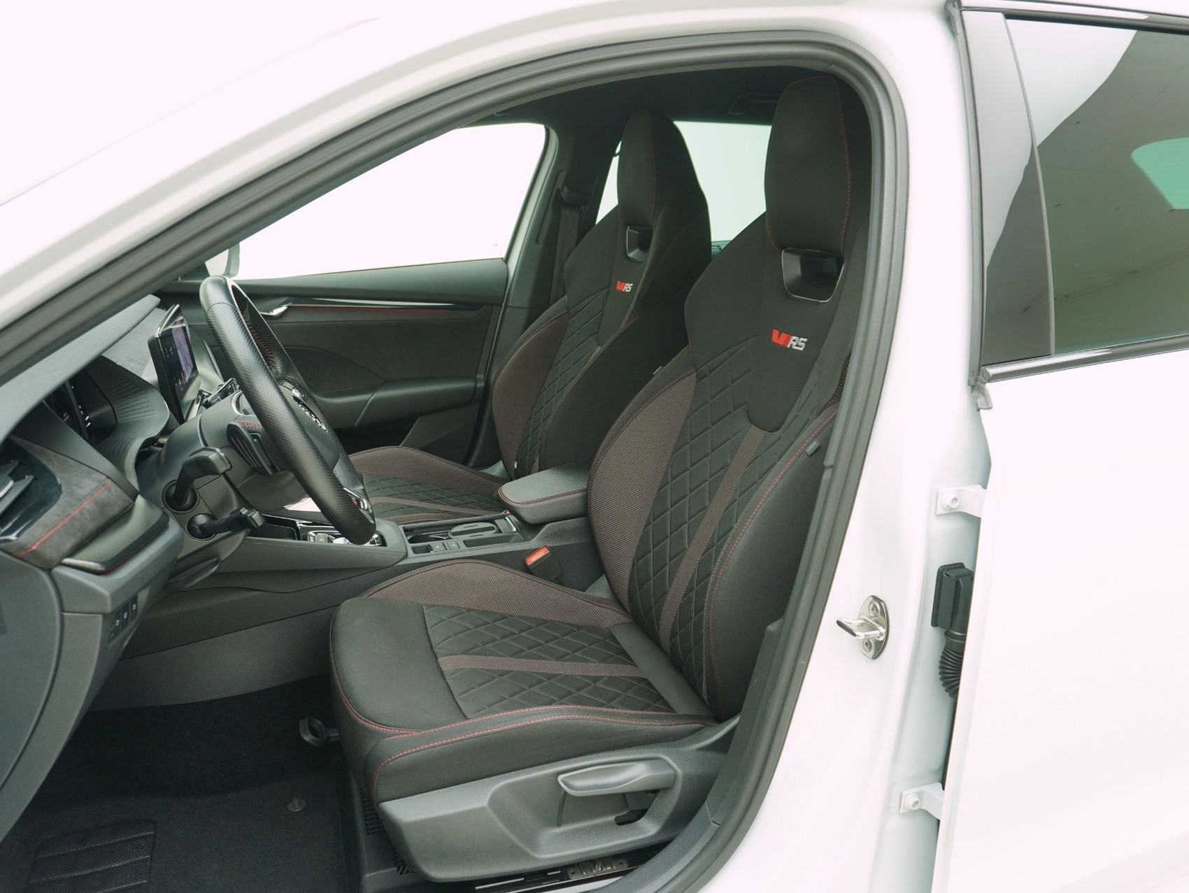 SKODA Octavia Combi 2.0 TDI DSG RS 4x4-image-9