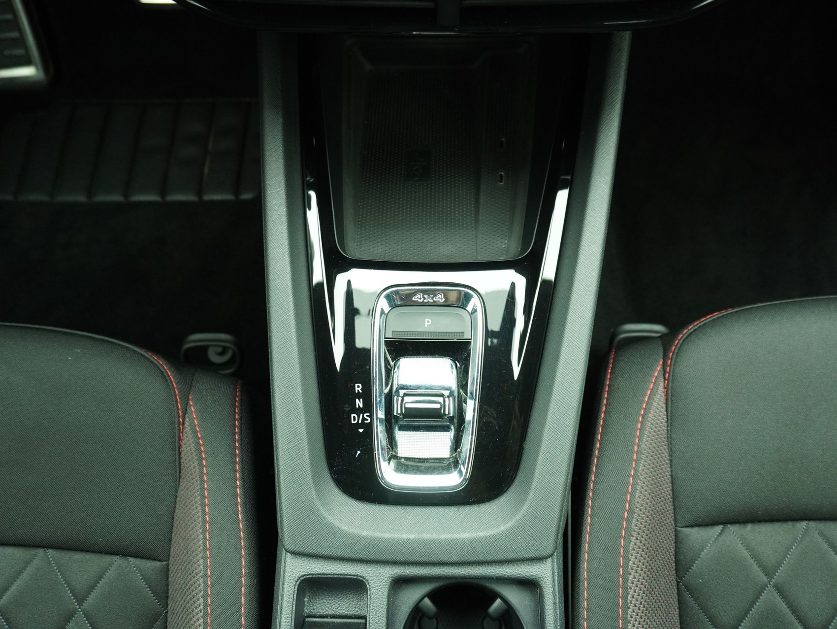 SKODA Octavia Combi 2.0 TDI DSG RS 4x4-image-13