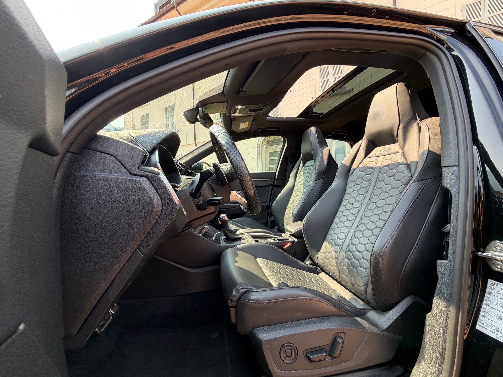 AUDI RS Q3 Sportback quattro S tronic-image-8