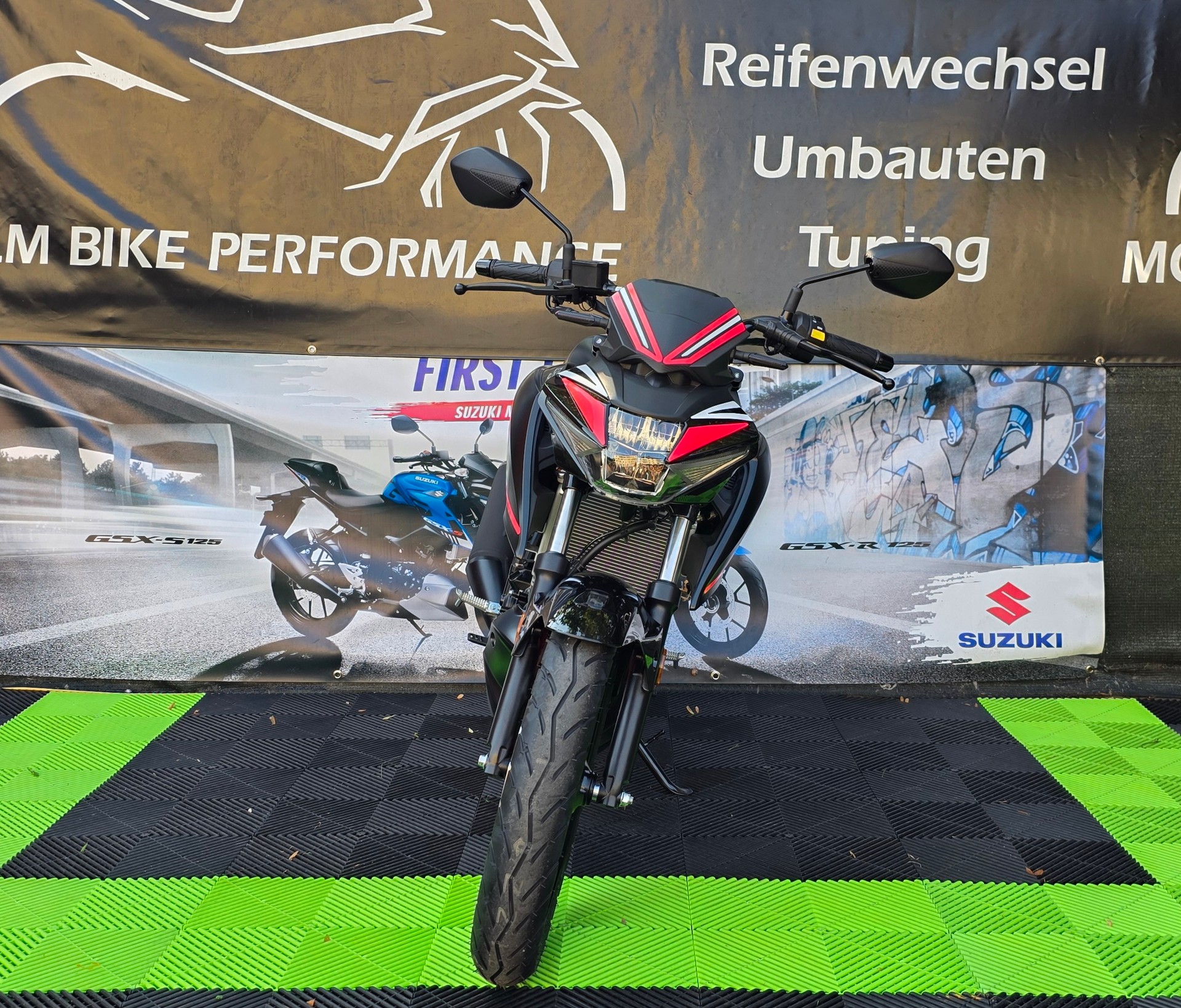 SUZUKI GSX-S 125-showroom-element-2