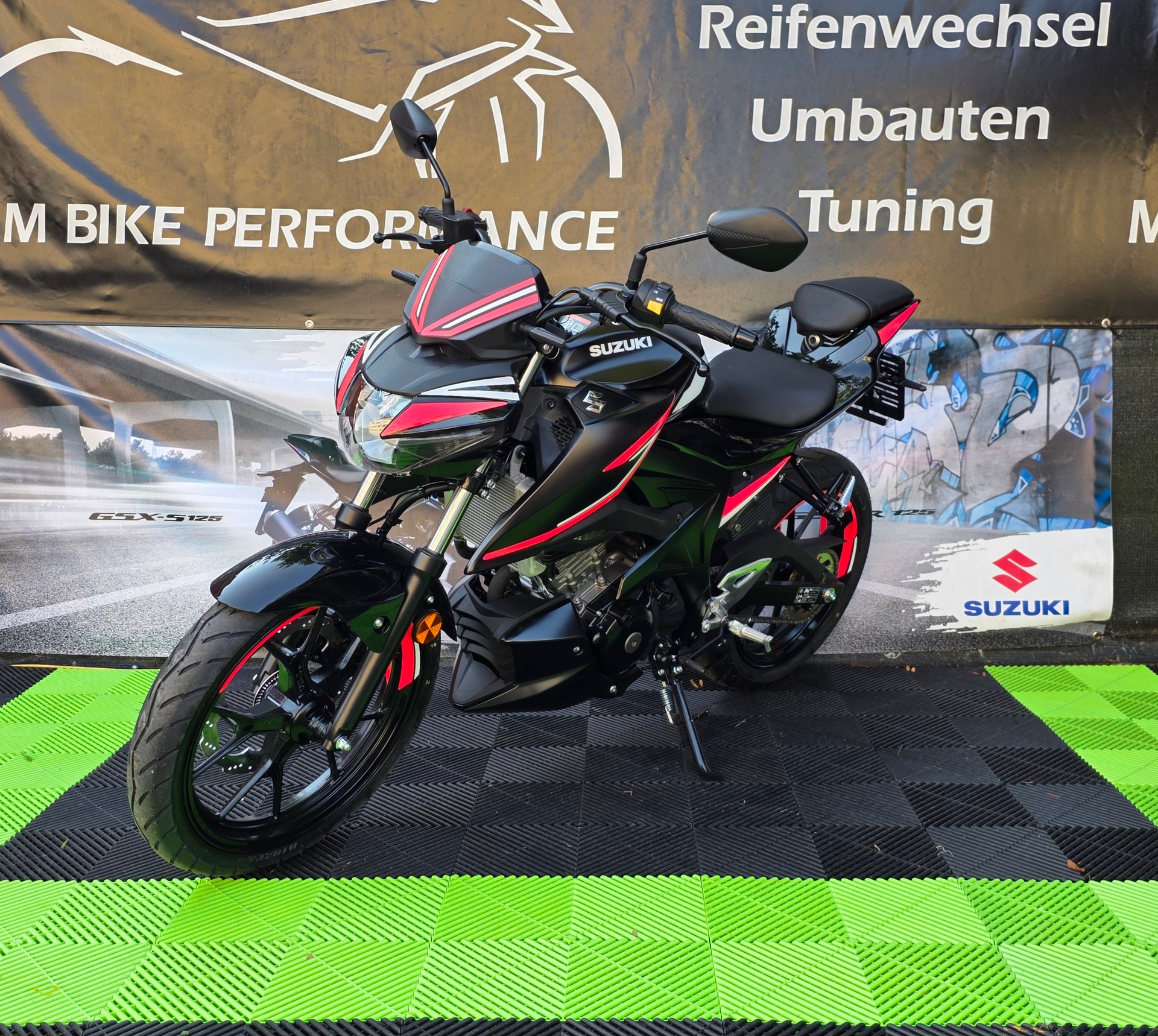 SUZUKI GSX-S 125-showroom-element-3