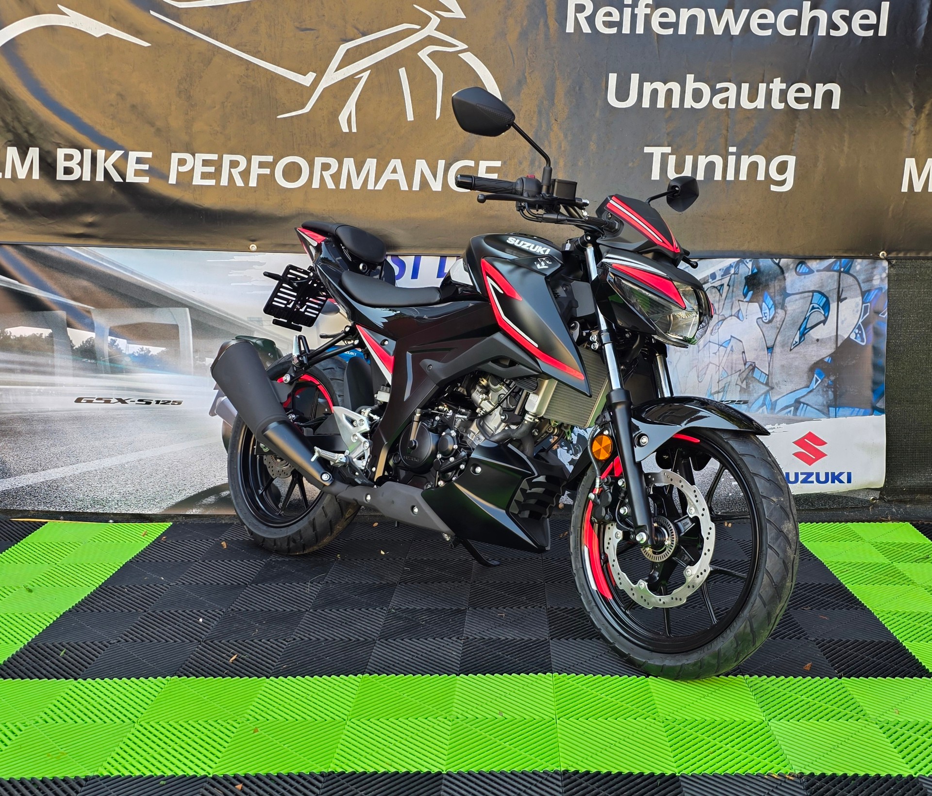 SUZUKI GSX-S 125-showroom-element-1